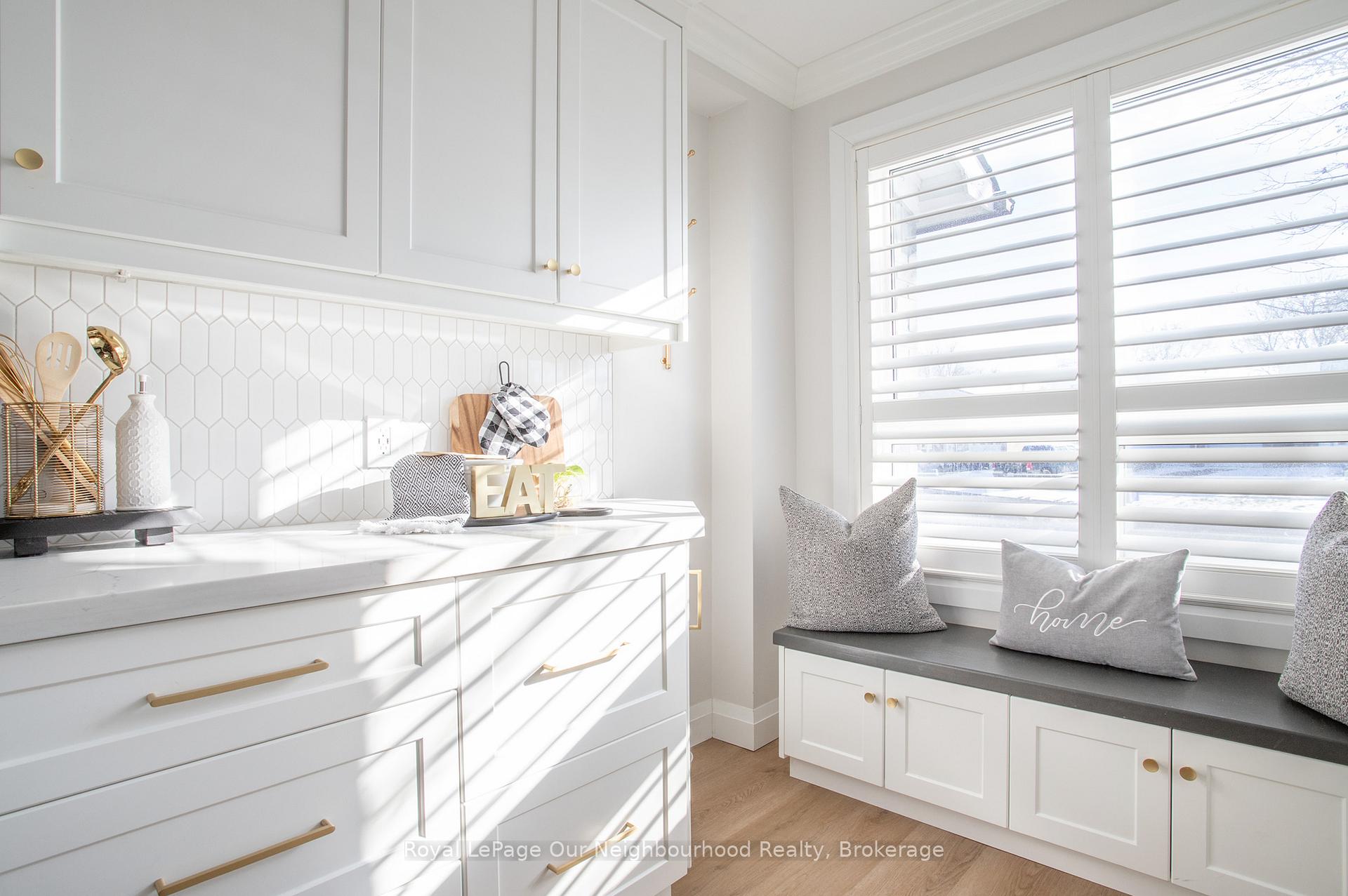 Photo 2 of 18 Hailey Court, Clarington, Bowmanville — HOMEH