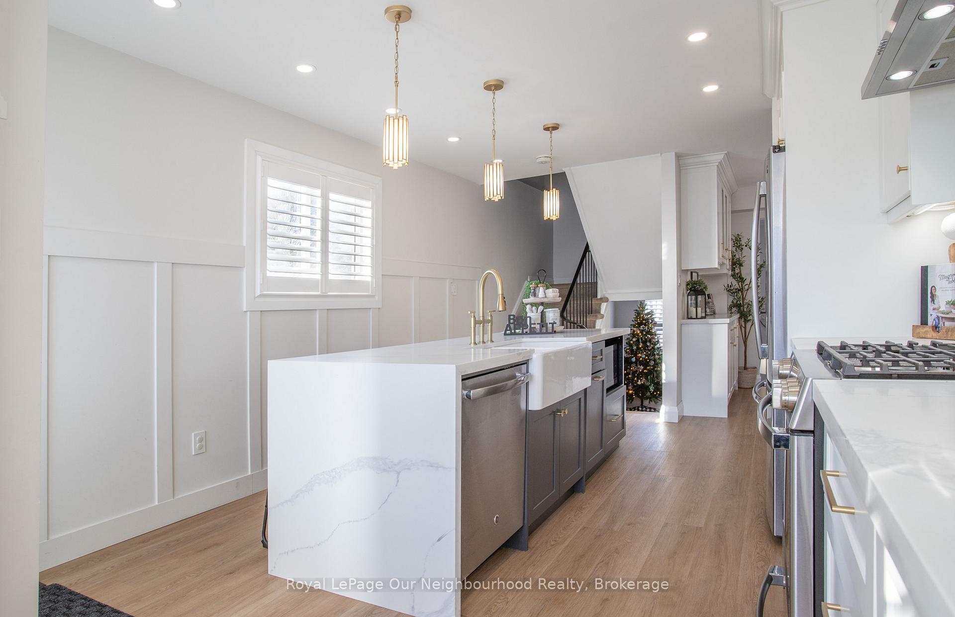 Photo 5 of 18 Hailey Court, Clarington, Bowmanville — HOMEH