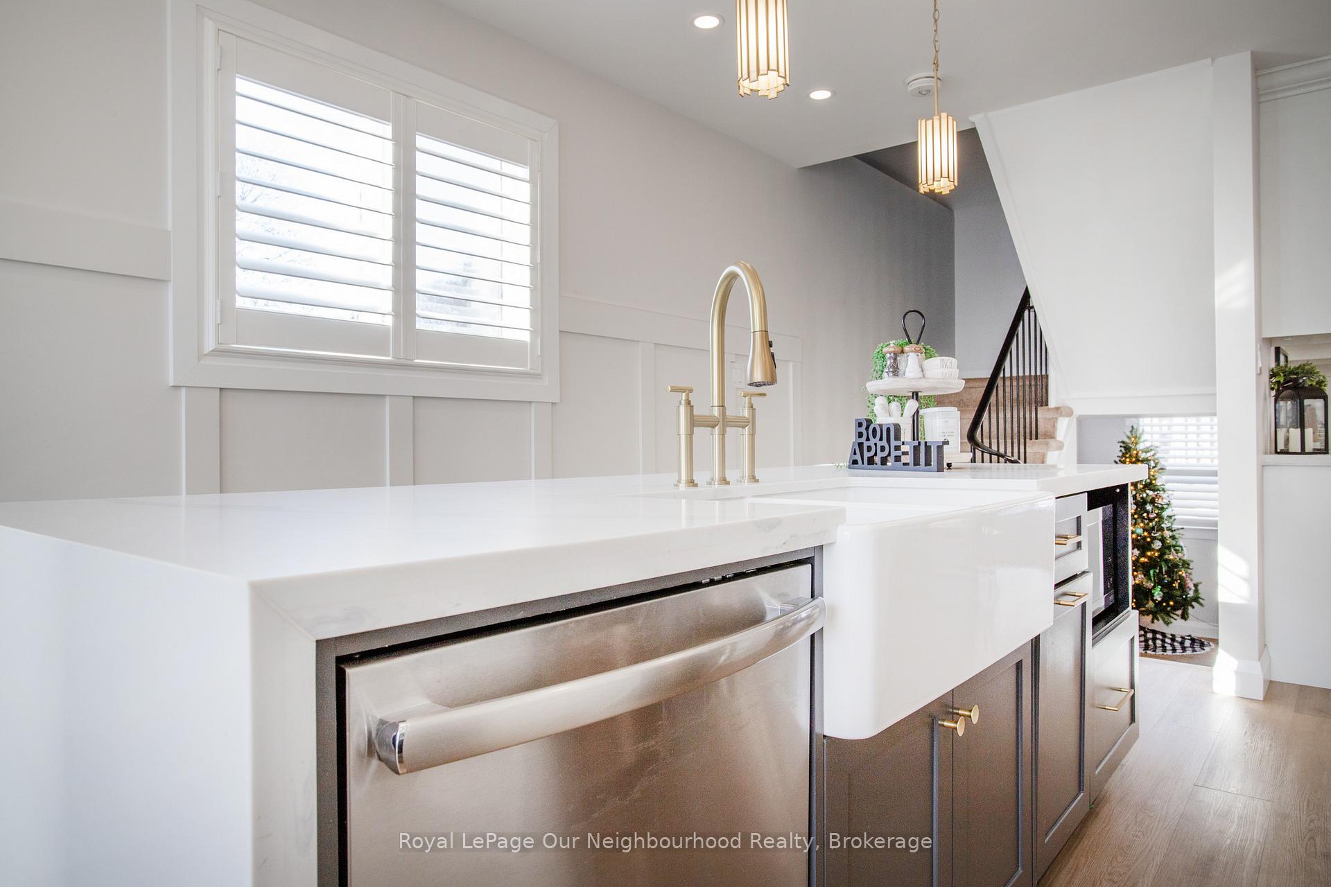 Photo 7 of 18 Hailey Court, Clarington, Bowmanville — HOMEH