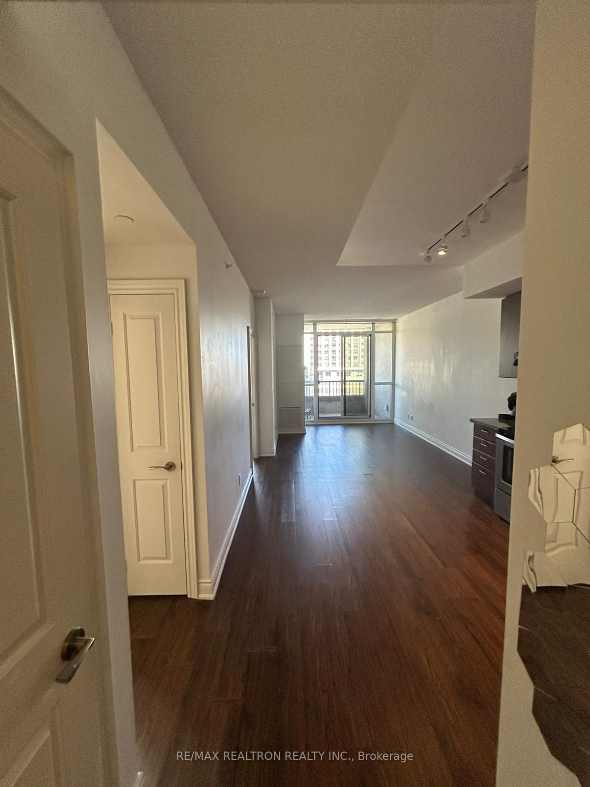 Photo 6 of Unit 1106, 38 Cedarland Drive, Markham, Unionville — HOMEH