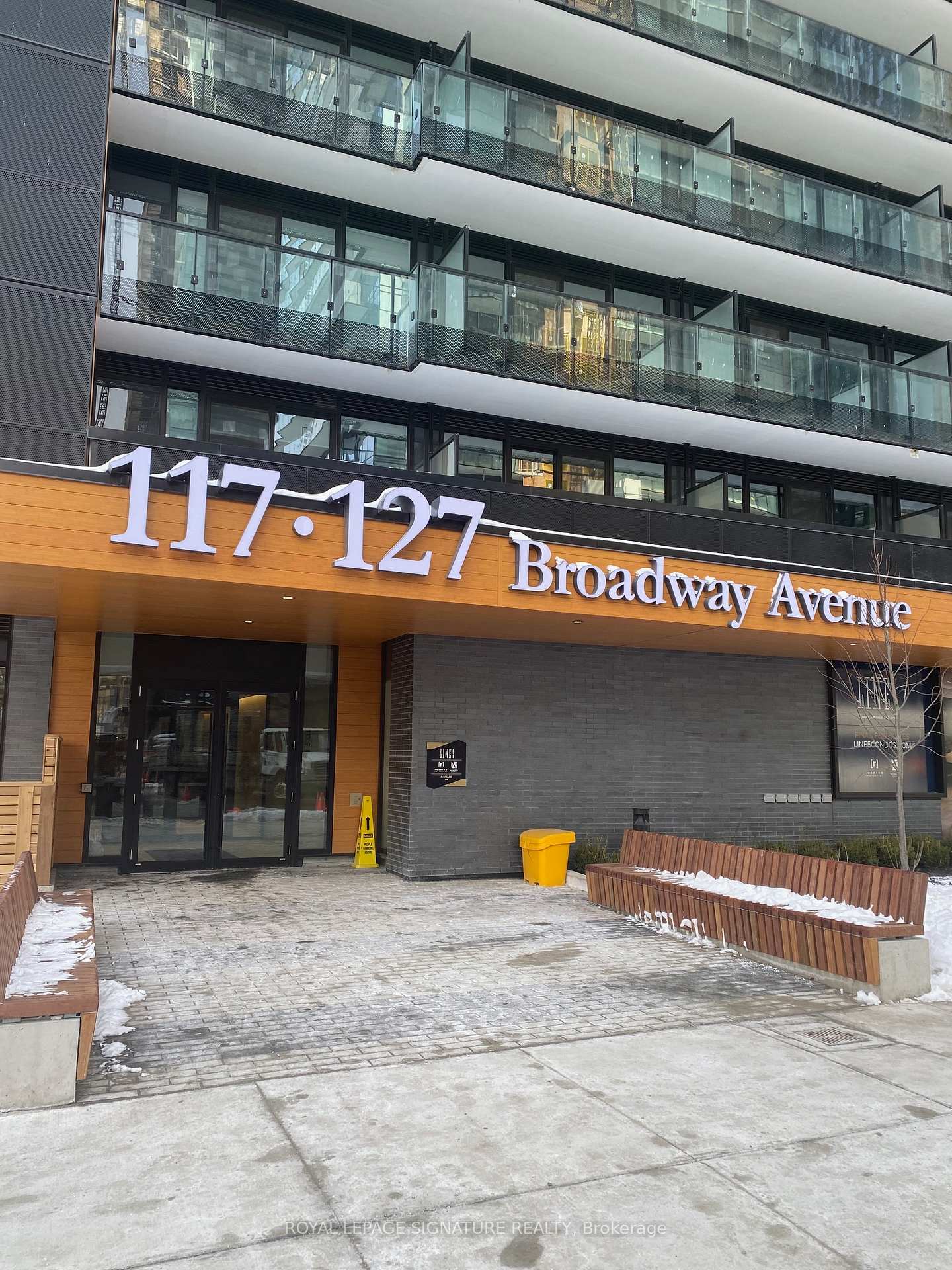Front of Unit 1407, 117 Broadway Avenue