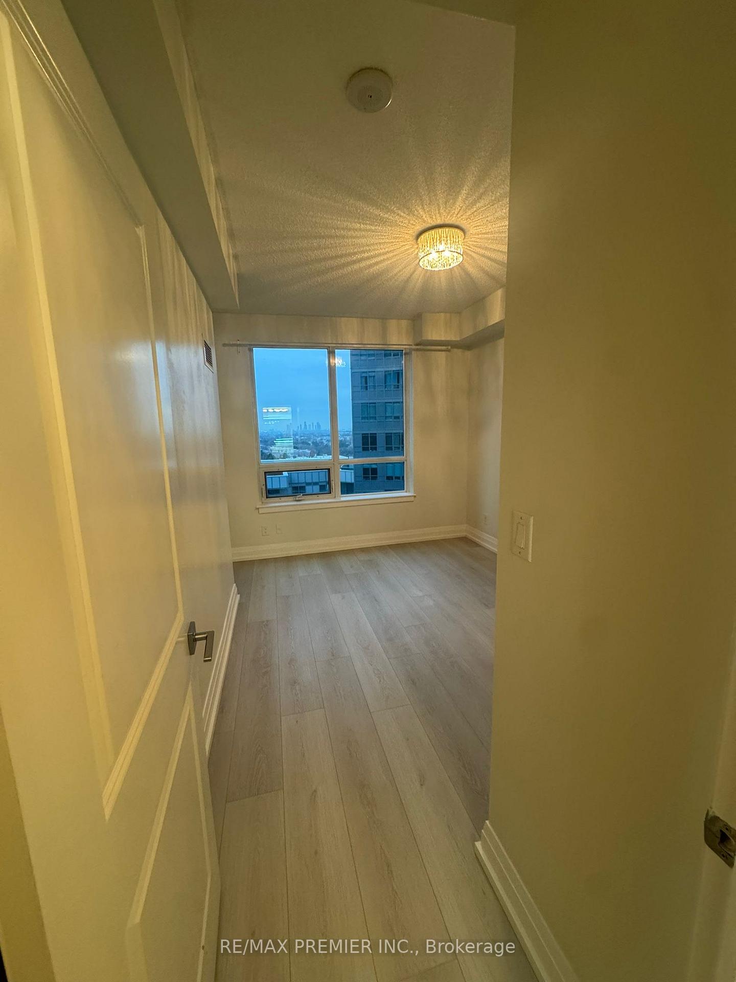 Photo 10 of Unit 1411, 7165 Yonge Street, Markham, Grandview — HOMEH