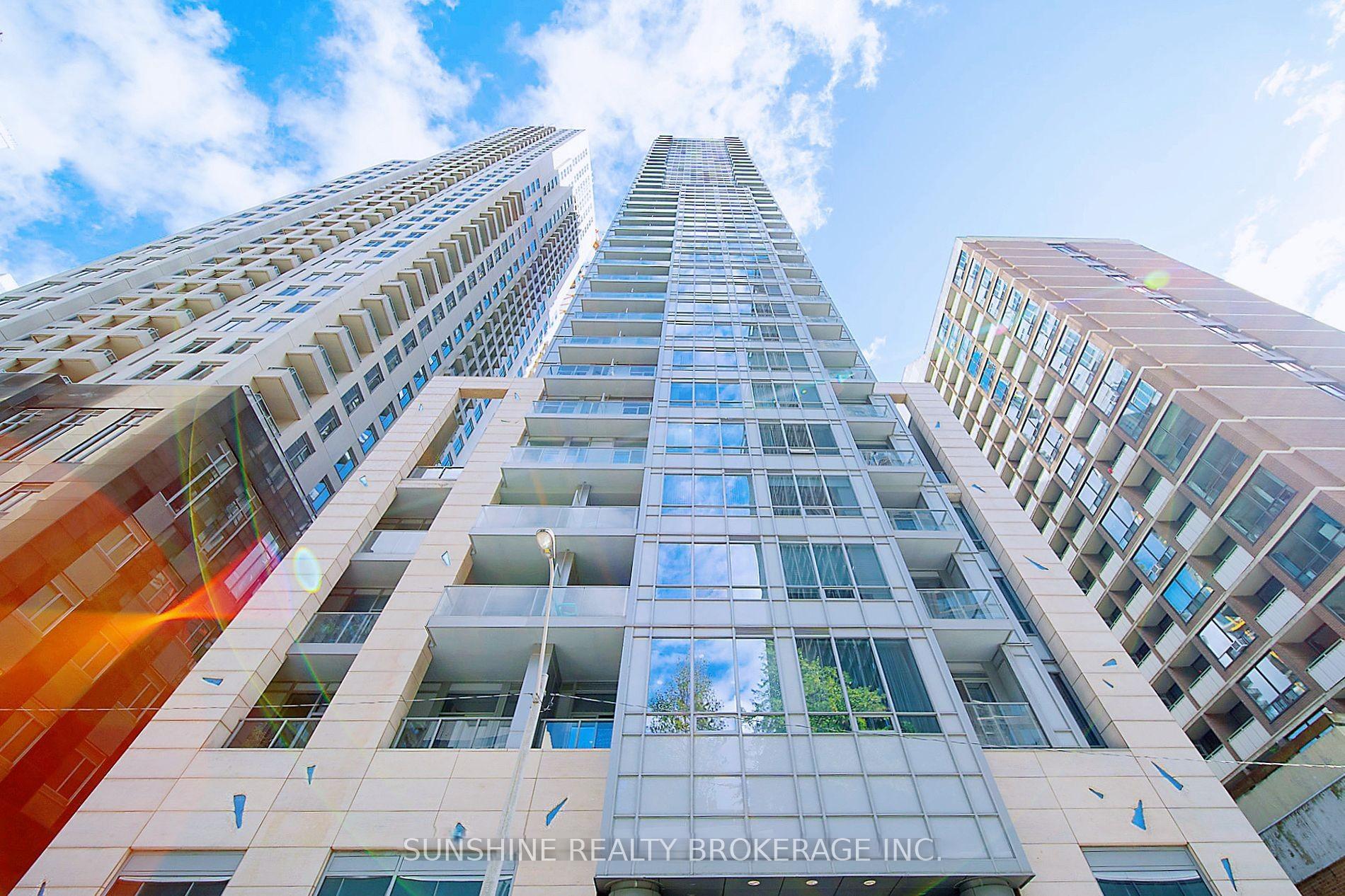 Front of Unit 1603, 21 Balmuto Street