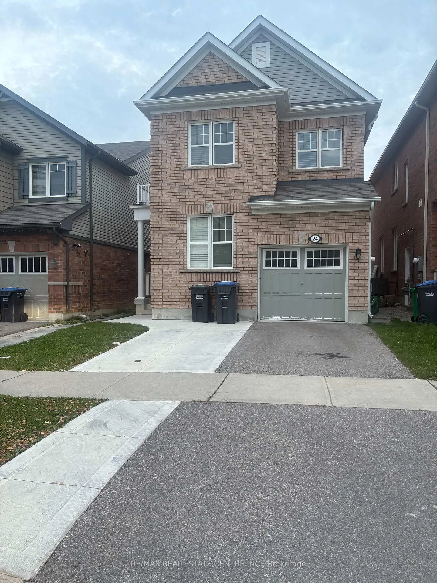 Photo 2 of 24 Stedford Crescent, Brampton, Northwest Brampton — HOMEH