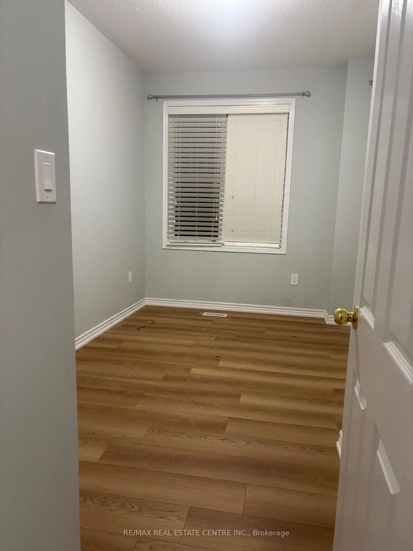 Photo 4 of 24 Stedford Crescent, Brampton, Northwest Brampton — HOMEH