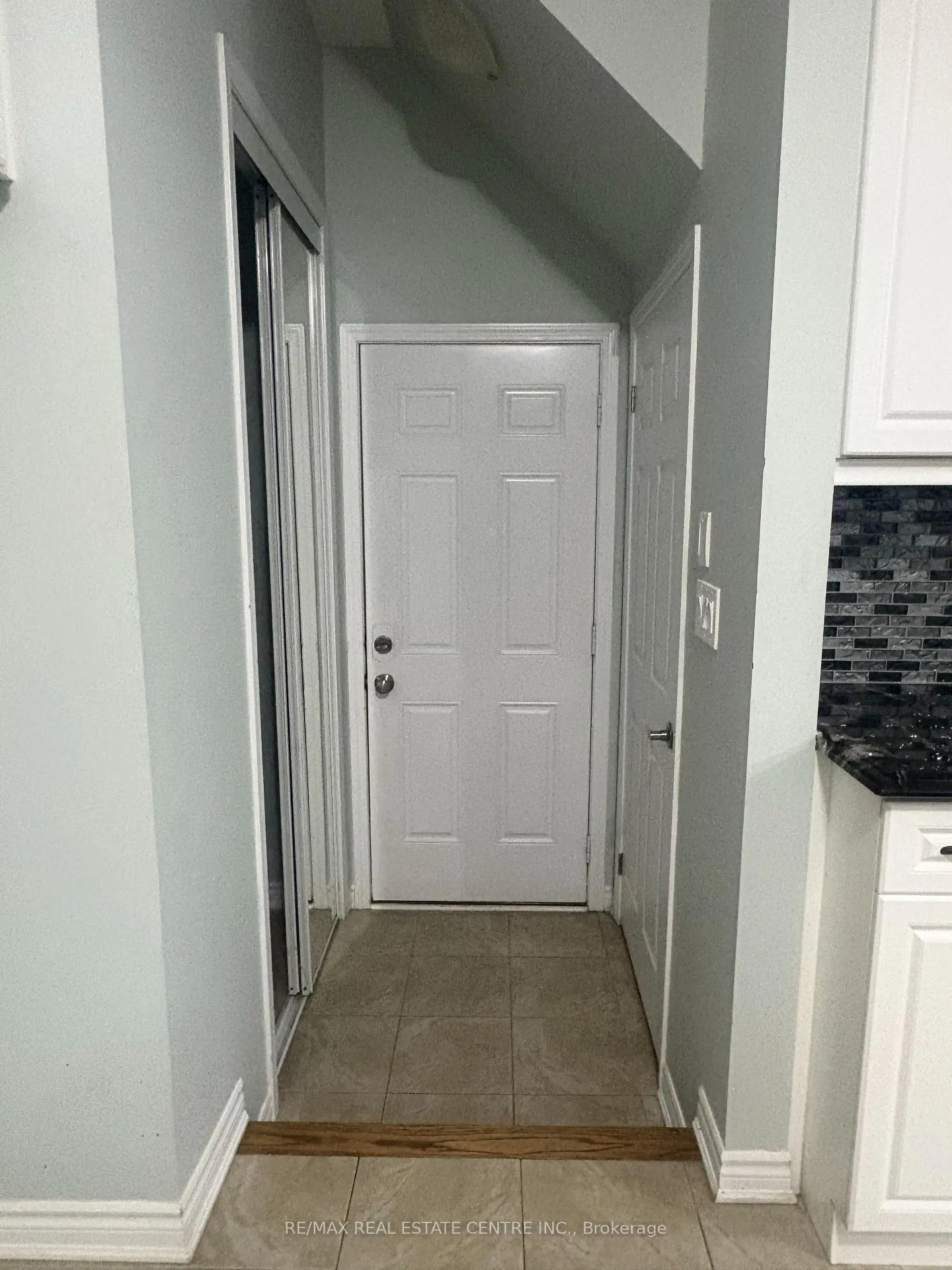 Photo 5 of 24 Stedford Crescent, Brampton, Northwest Brampton — HOMEH
