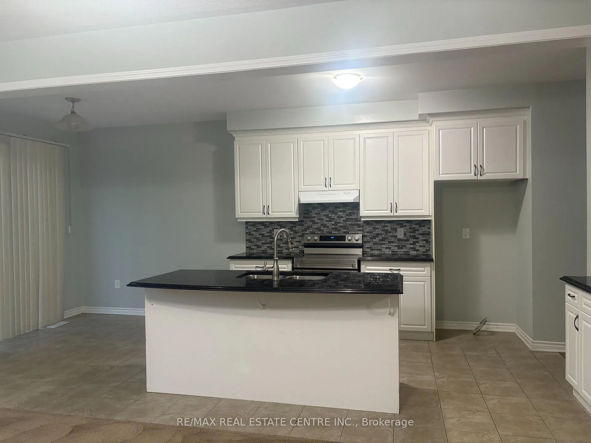 Photo 6 of 24 Stedford Crescent, Brampton, Northwest Brampton — HOMEH