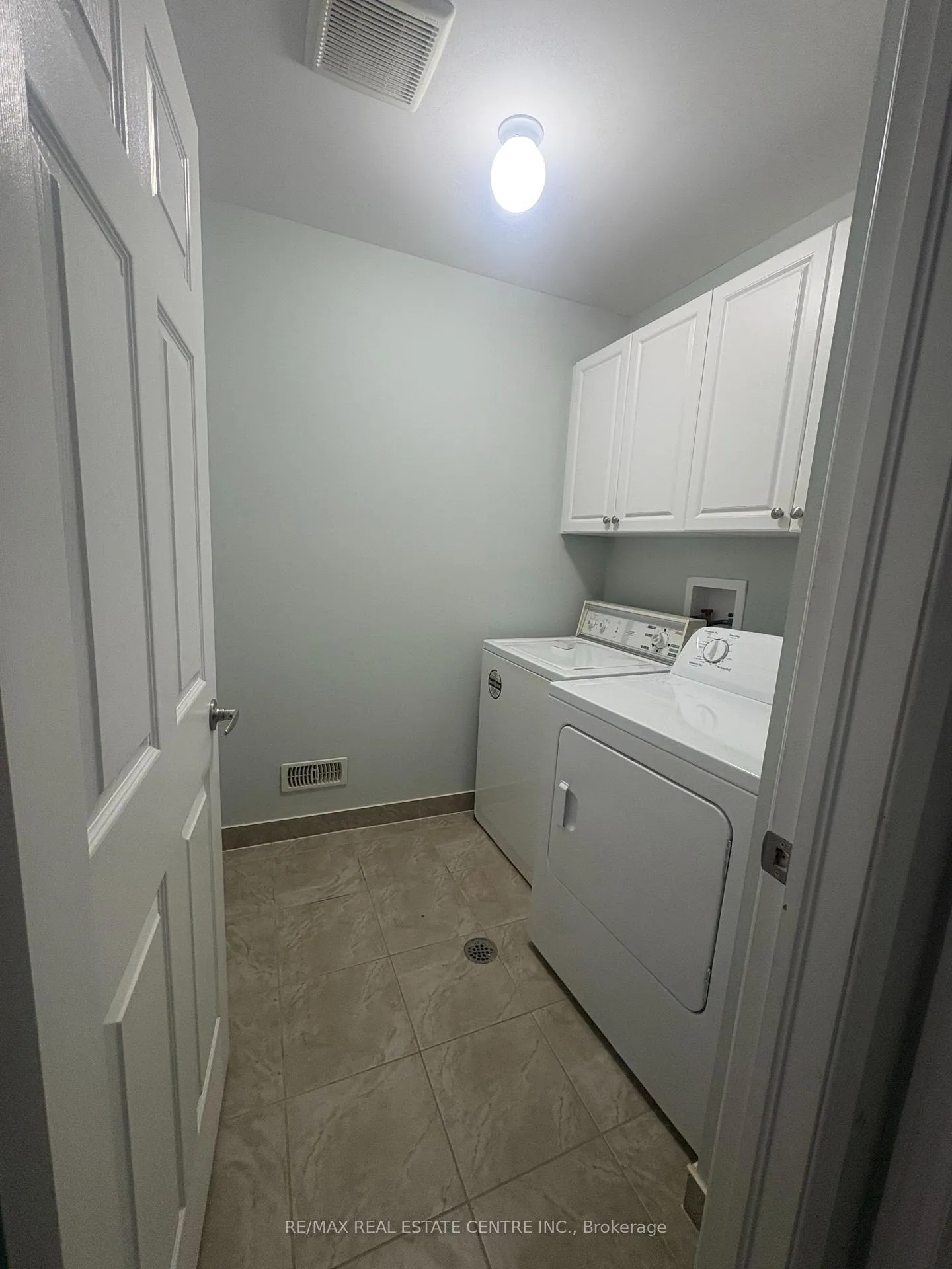 Photo 8 of 24 Stedford Crescent, Brampton, Northwest Brampton — HOMEH