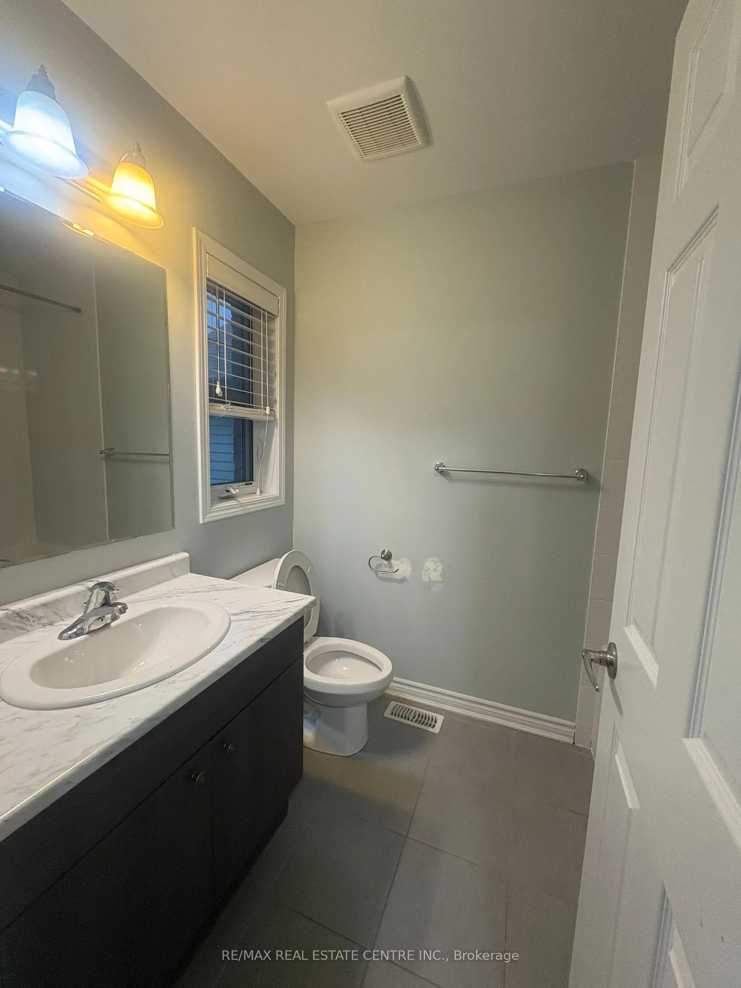 Photo 11 of 24 Stedford Crescent, Brampton, Northwest Brampton — HOMEH