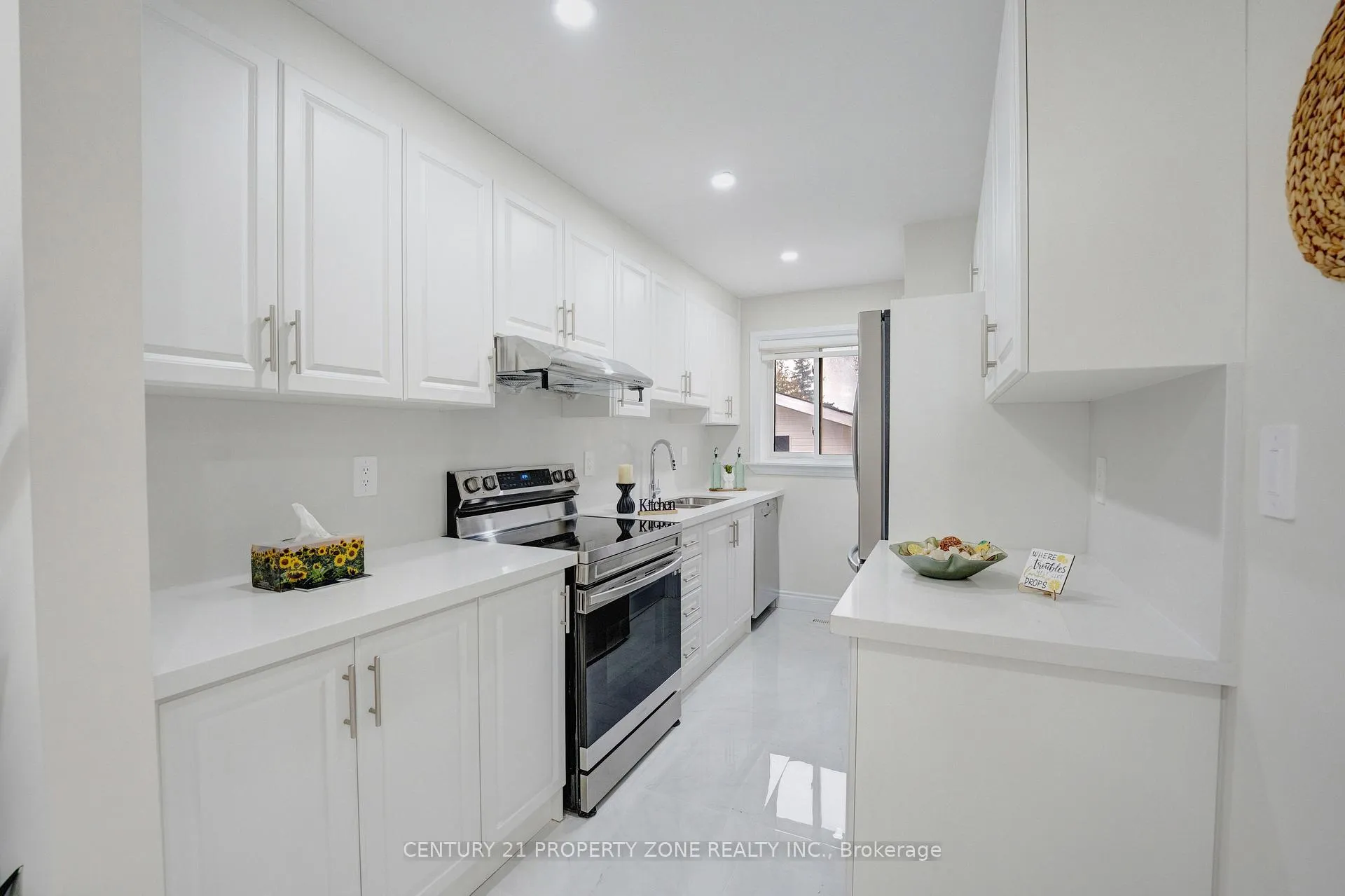 Photo 7 of 187 Martha Crescent, Caledon, Bolton West — HOMEH