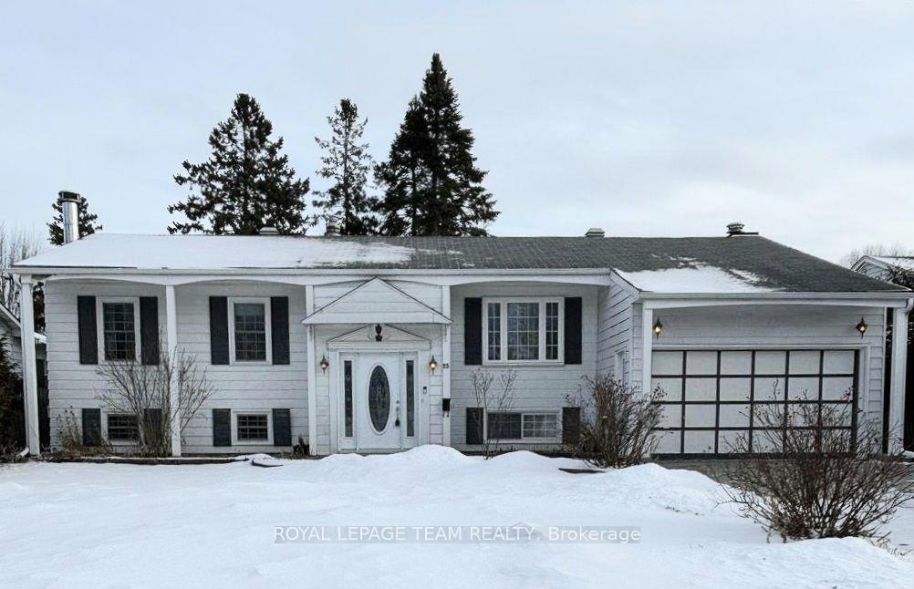 Front of 25 Saginaw Crescent