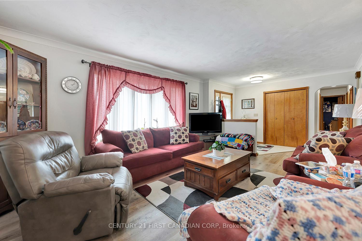 Photo 9 of 16 Broadview Drive, Brant, Burford — HOMEH