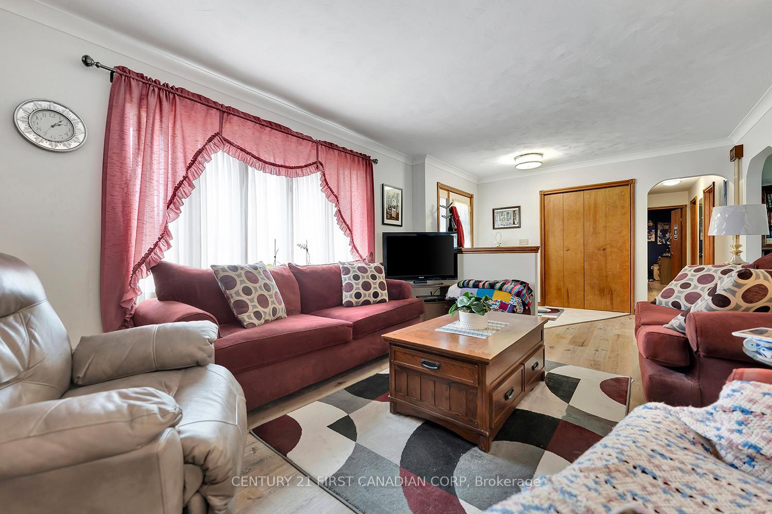 Photo 10 of 16 Broadview Drive, Brant, Burford — HOMEH