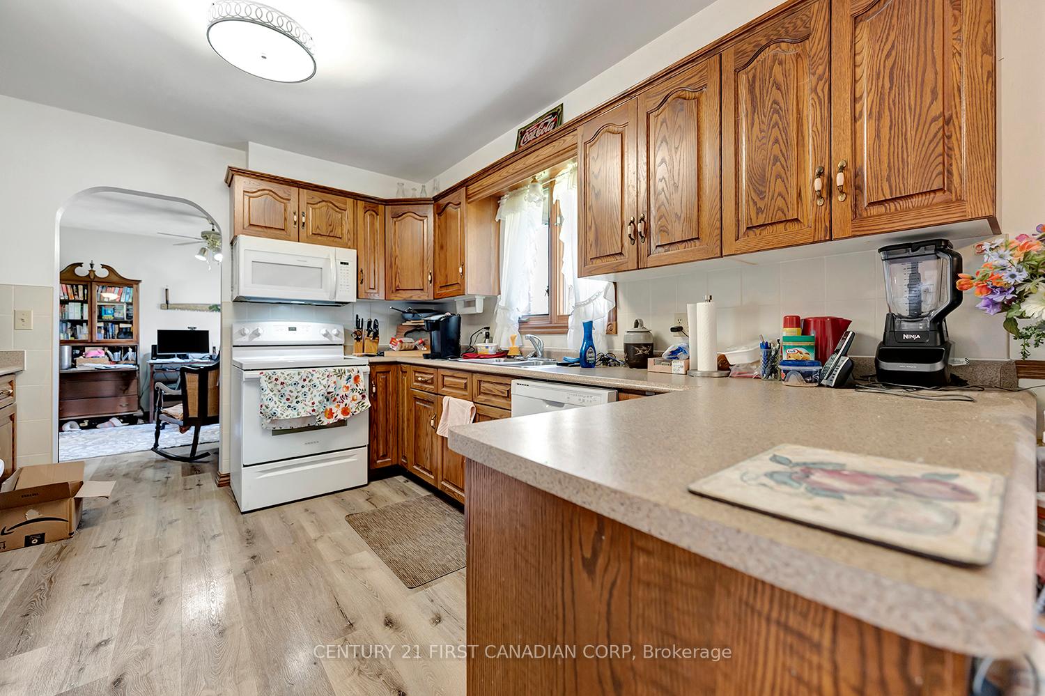 Photo 17 of 16 Broadview Drive, Brant, Burford — HOMEH