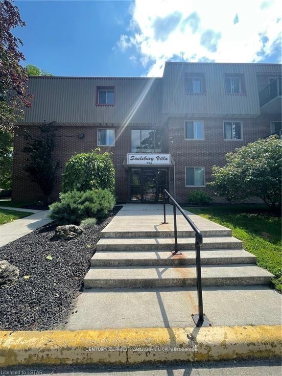 Front of Unit 112, 294 Saulsbury Street