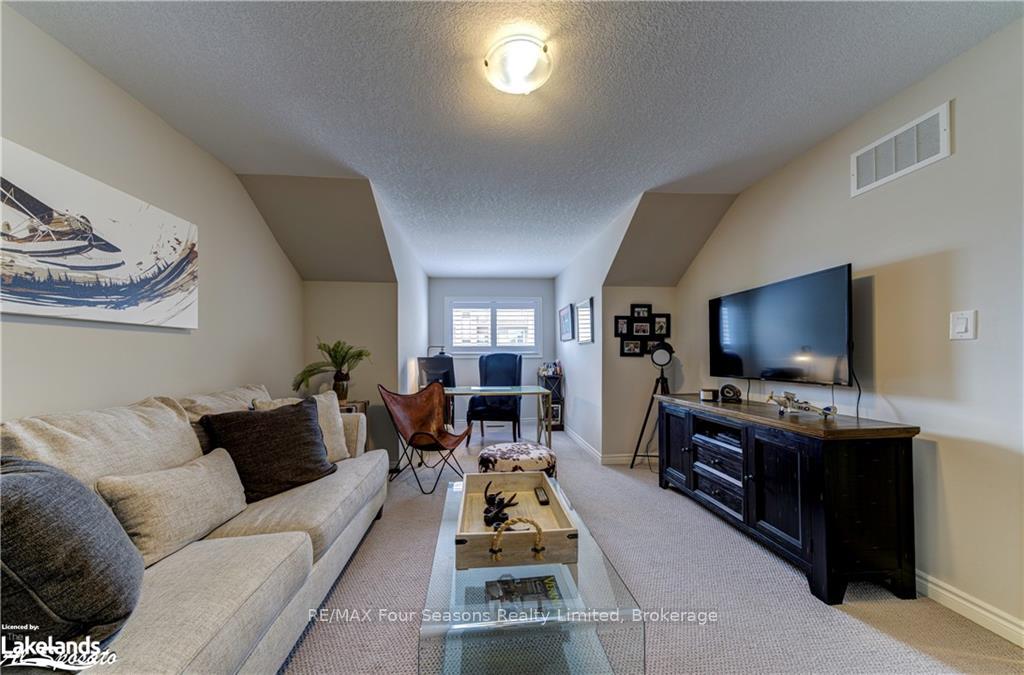 Photo 28 of 2 Spooner Crescent, Collingwood — HOMEH