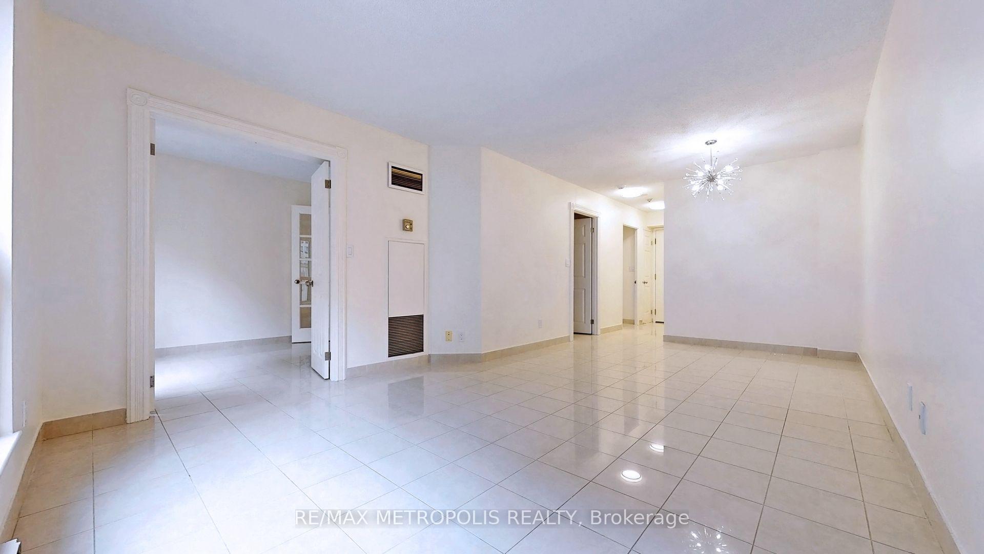 Photo 10 of Unit 407, 7 Carlton Street, Toronto, Church-Yonge Corridor — HOMEH