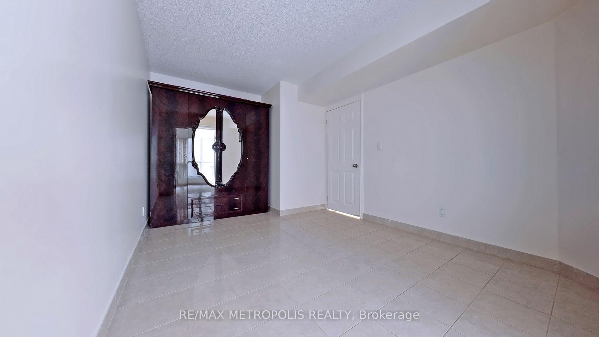 Photo 12 of Unit 407, 7 Carlton Street, Toronto, Church-Yonge Corridor — HOMEH