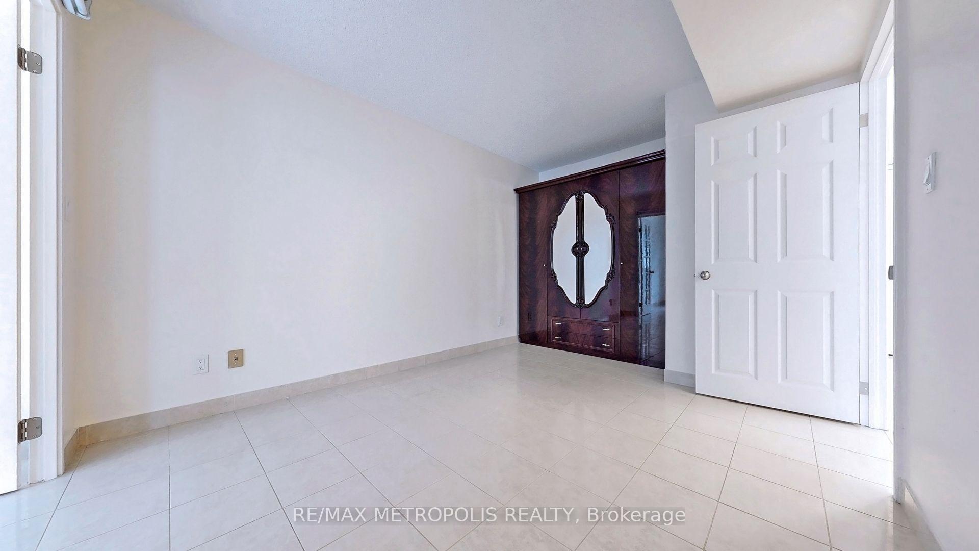Photo 13 of Unit 407, 7 Carlton Street, Toronto, Church-Yonge Corridor — HOMEH