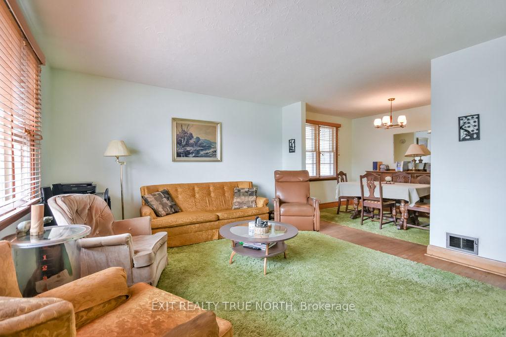Photo 3 of 124 Queen Street, Barrie, Codrington — HOMEH