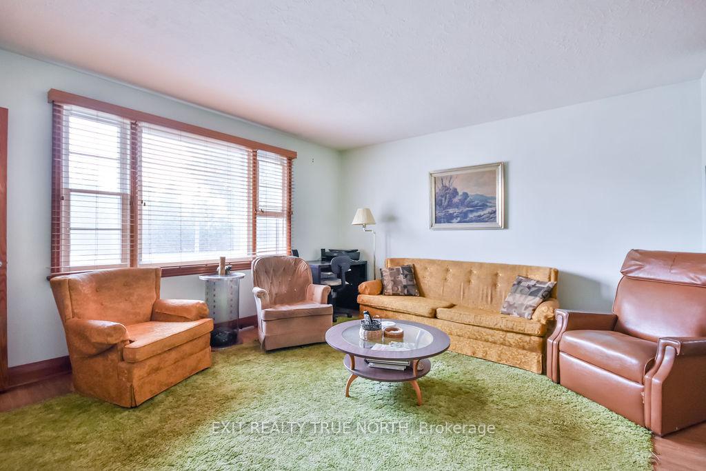 Photo 4 of 124 Queen Street, Barrie, Codrington — HOMEH