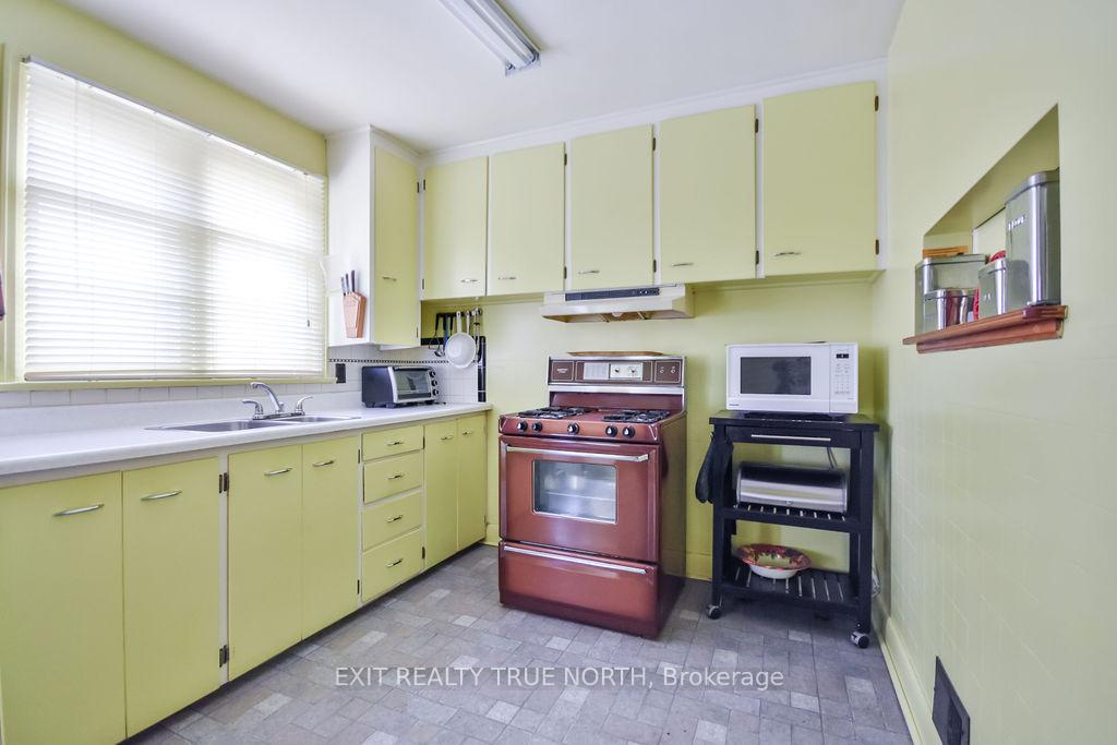 Photo 11 of 124 Queen Street, Barrie, Codrington — HOMEH
