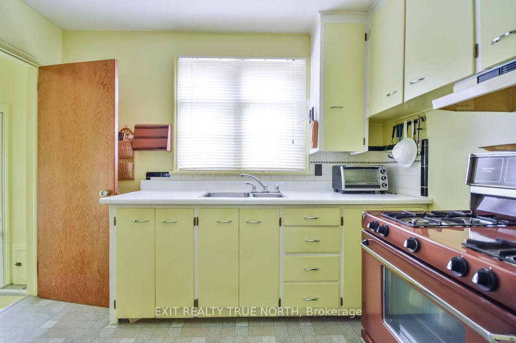 Photo 14 of 124 Queen Street, Barrie, Codrington — HOMEH