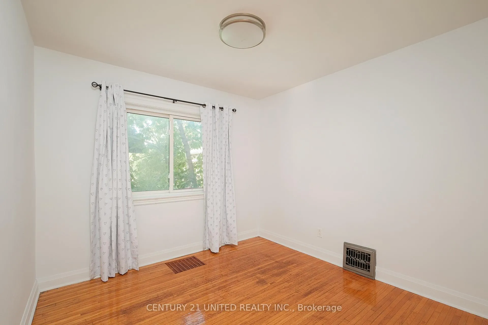 Photo 13 of 334 Mckellar Street, Peterborough, Otonabee Ward 1 — HOMEH