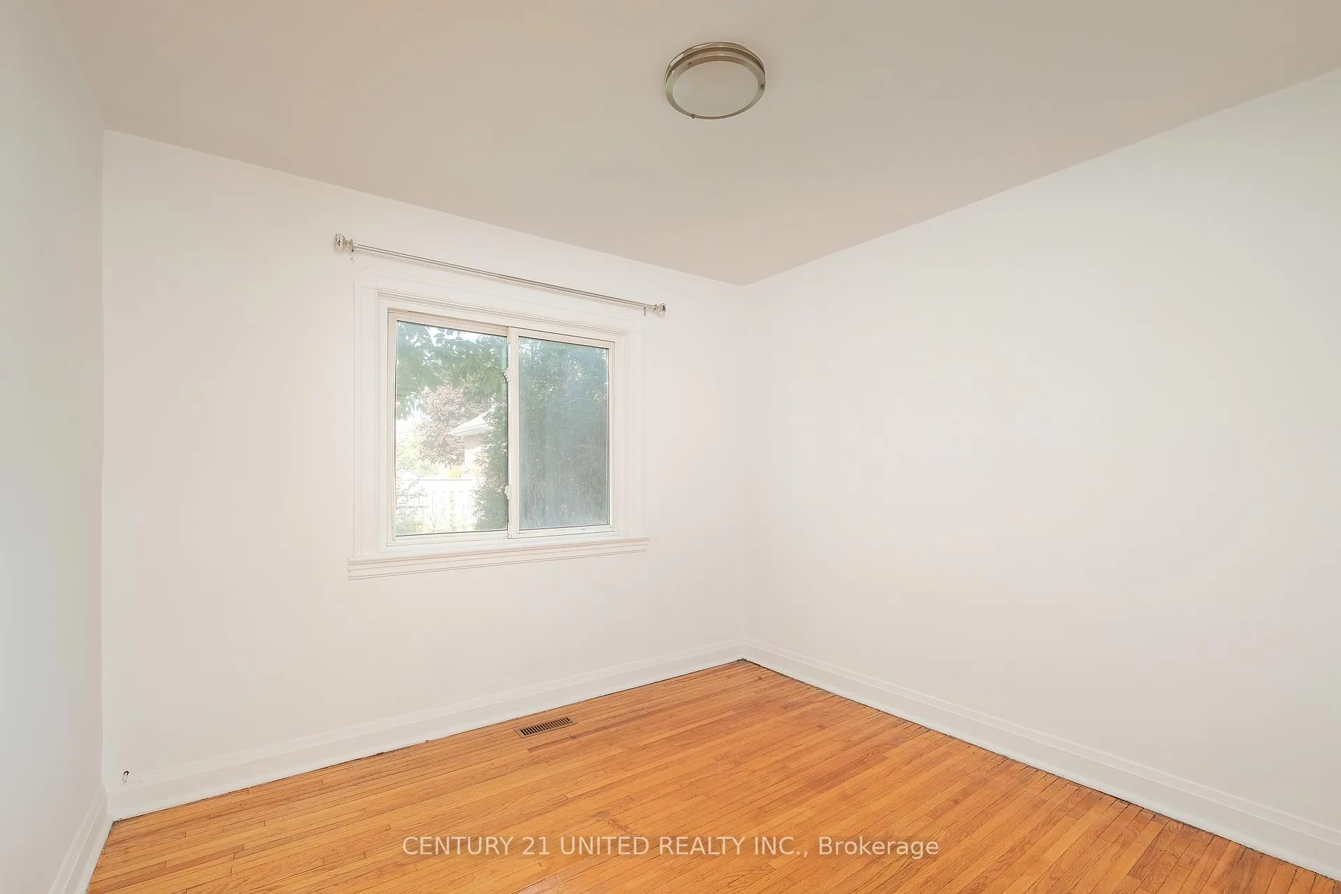 Photo 16 of 334 Mckellar Street, Peterborough, Otonabee Ward 1 — HOMEH