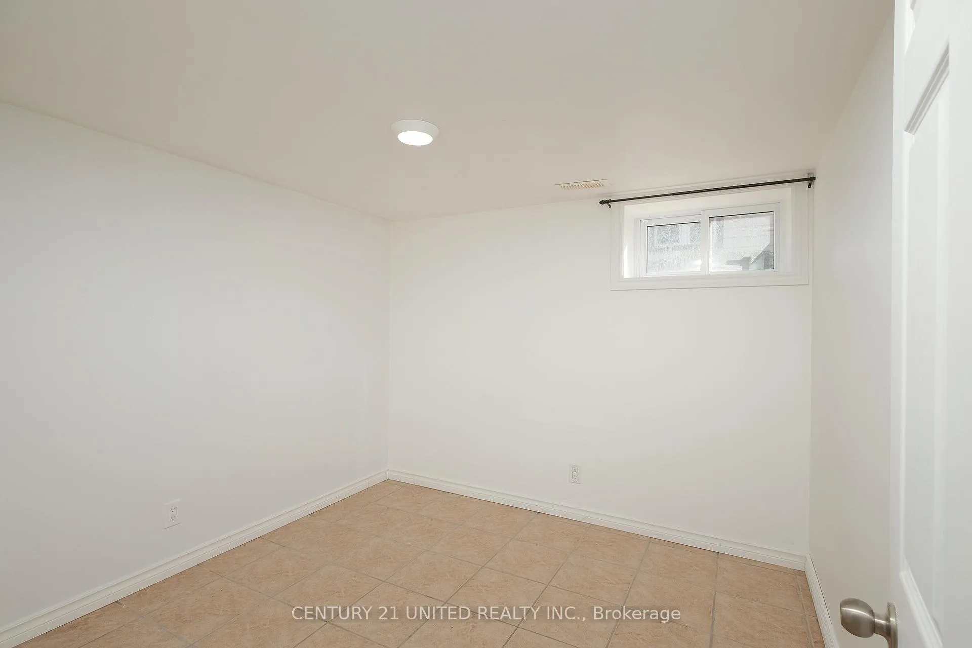 Photo 23 of 334 Mckellar Street, Peterborough, Otonabee Ward 1 — HOMEH
