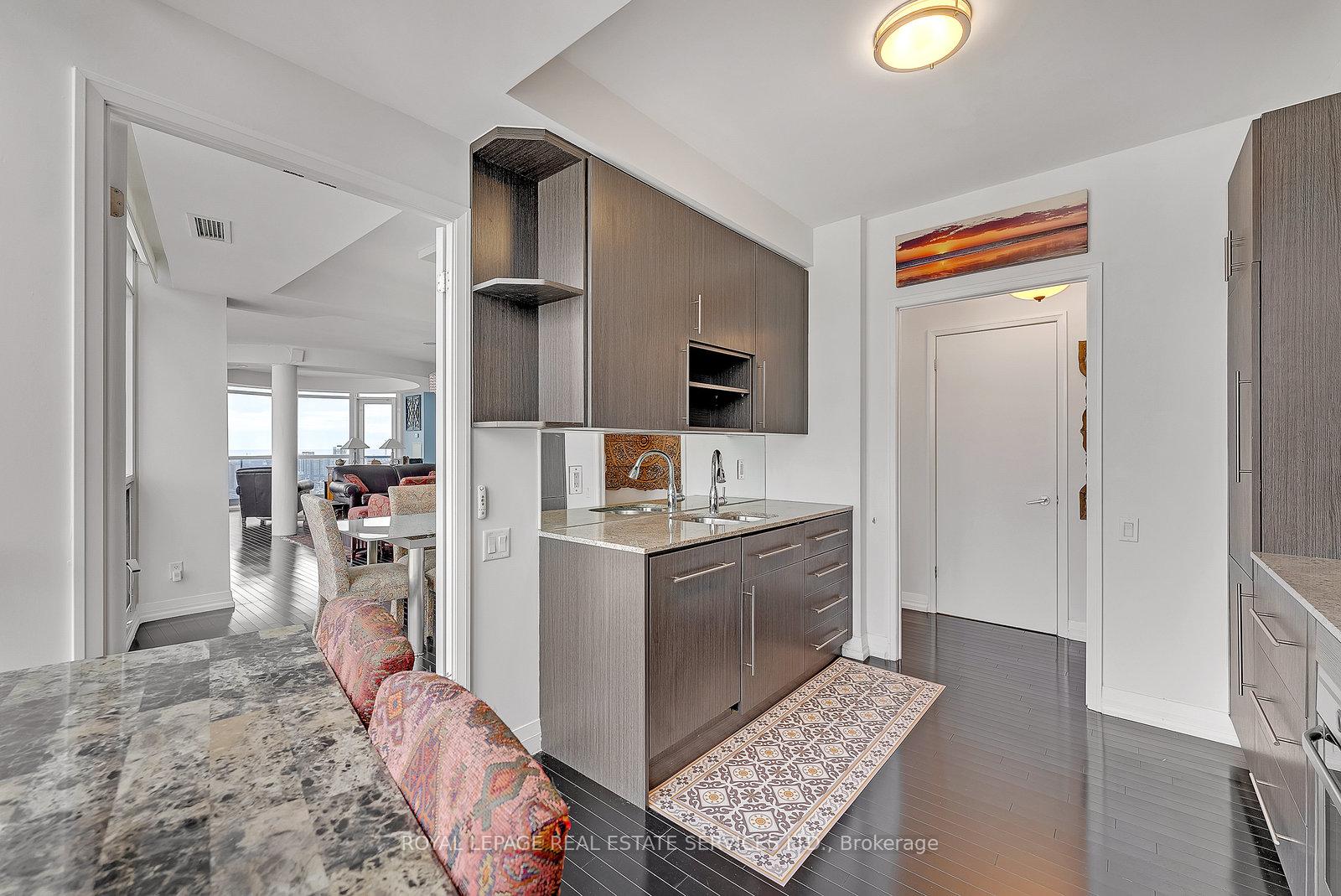 Photo 6 of Unit 4101, 21 Carlton Street, Toronto, Church-Yonge Corridor — HOMEH
