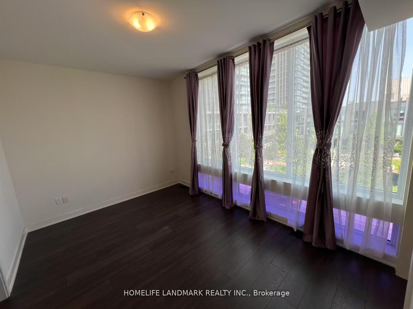 Photo 5 of 29 Sonic Way, Toronto, Flemingdon Park — HOMEH