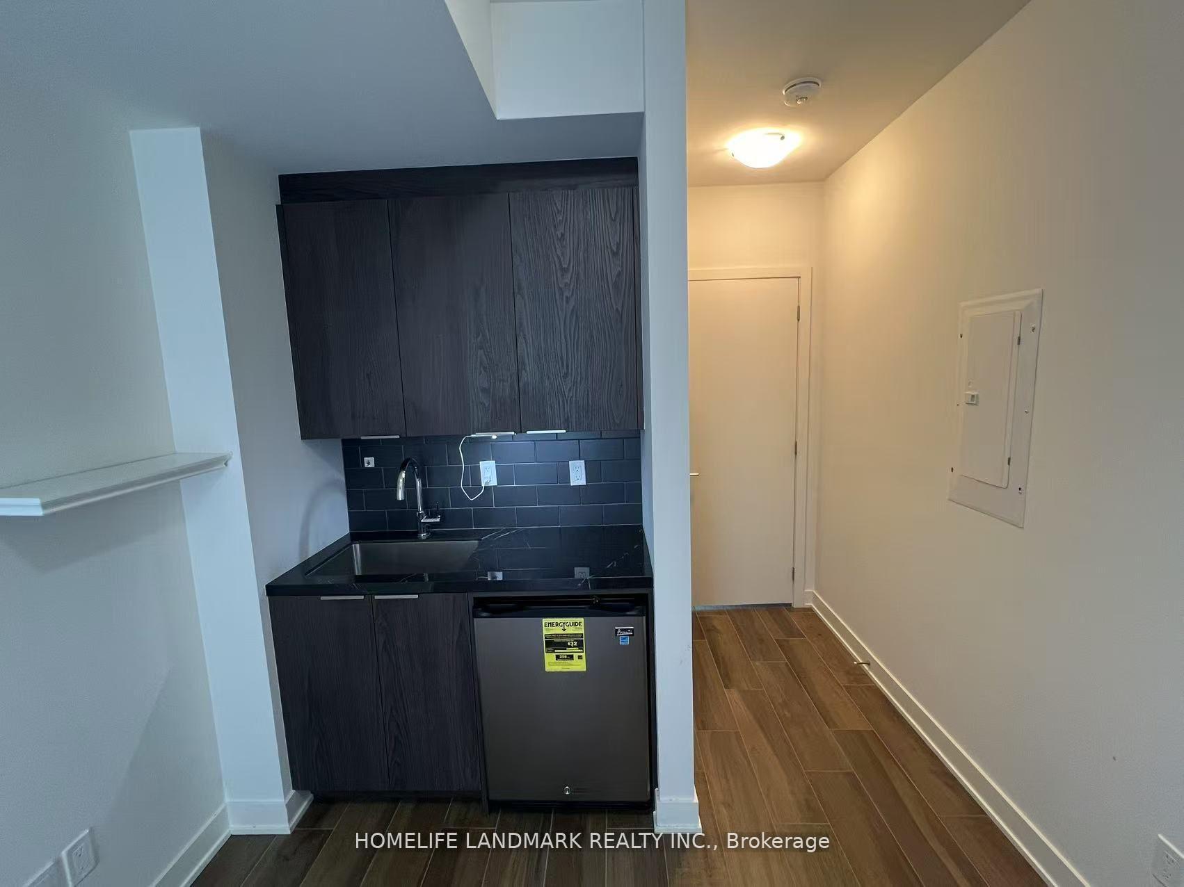 Photo 7 of 29 Sonic Way, Toronto, Flemingdon Park — HOMEH