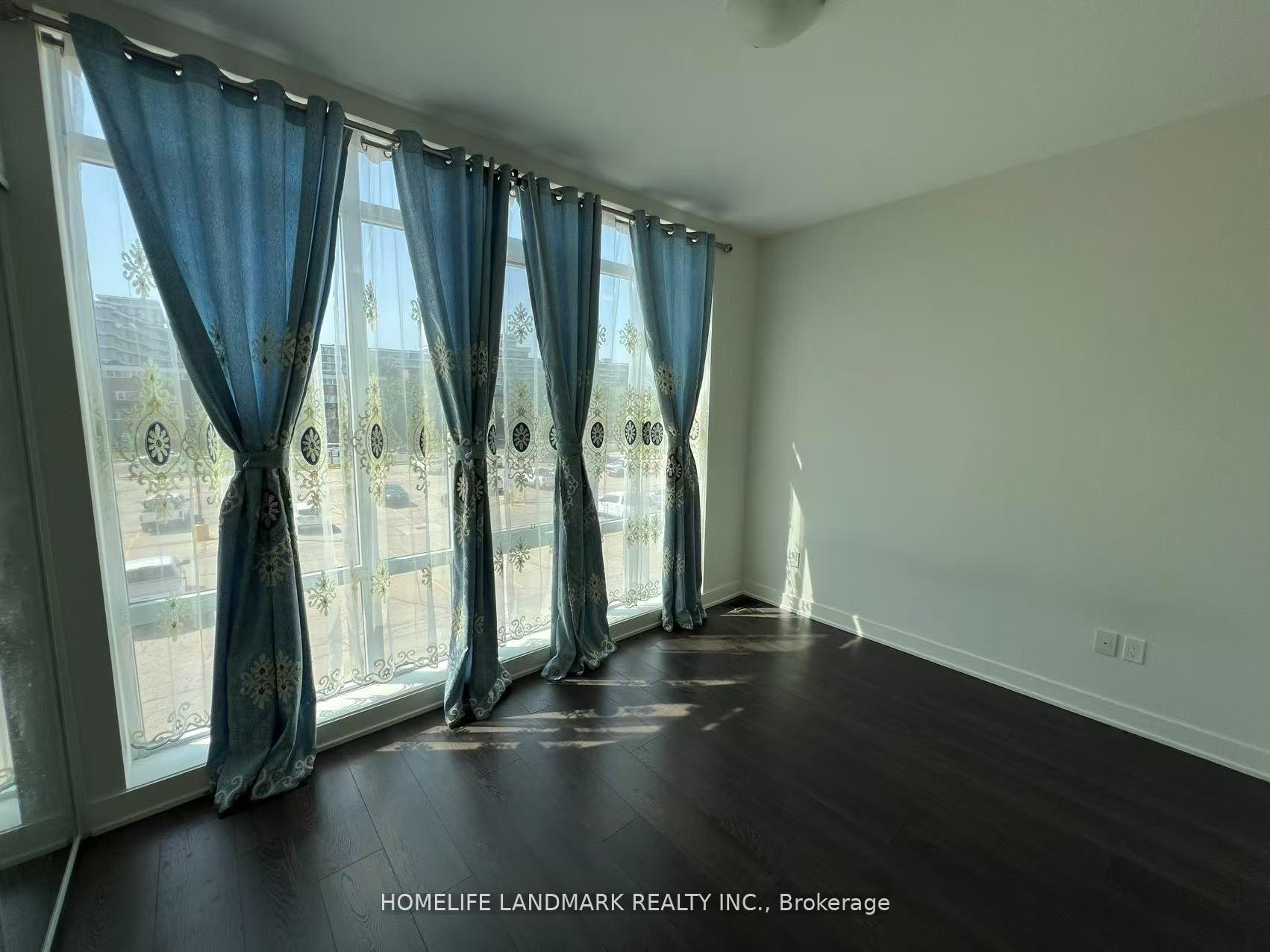 Photo 9 of 29 Sonic Way, Toronto, Flemingdon Park — HOMEH