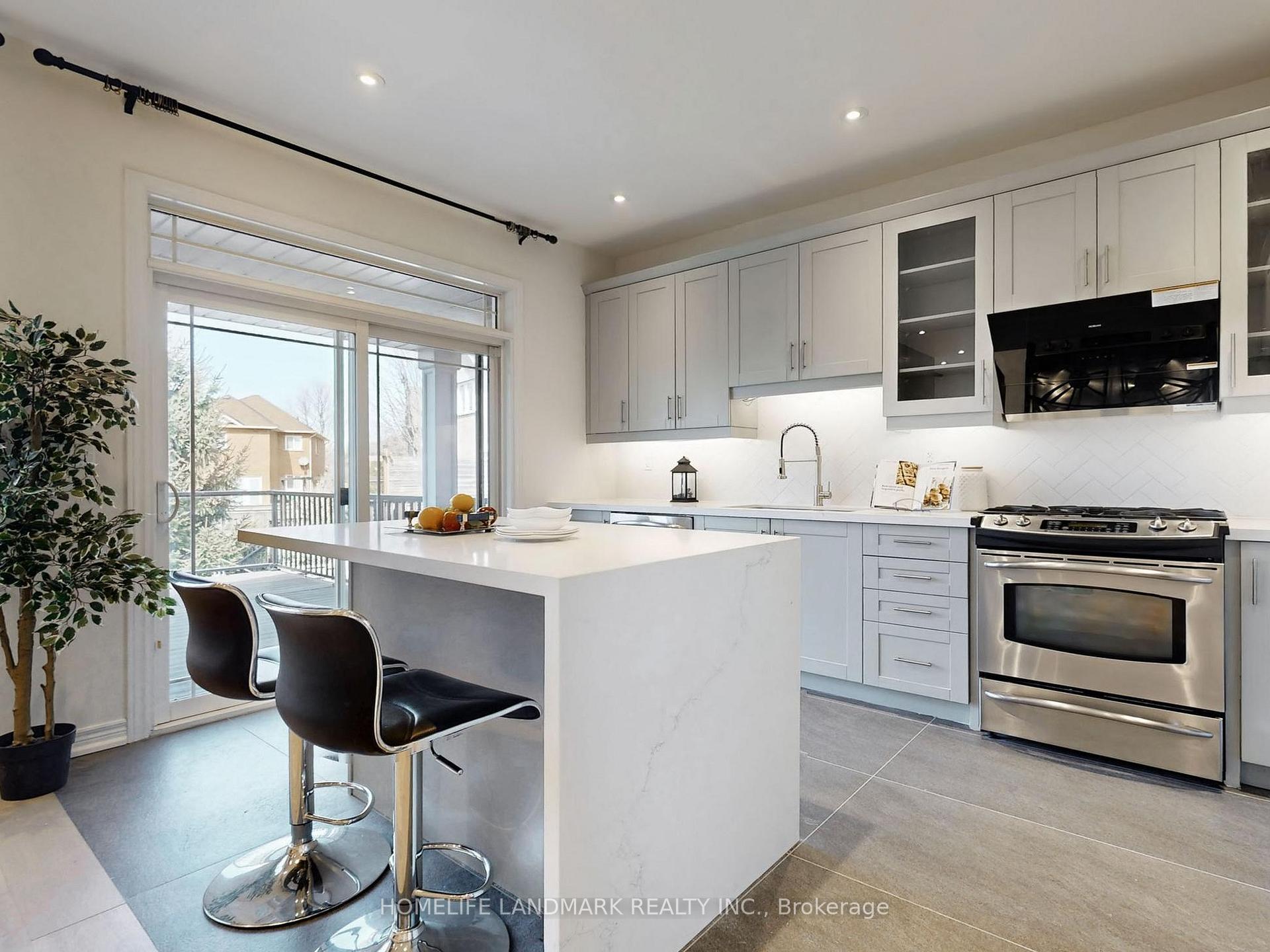 Photo 12 of 40 Spring Farm Road, Aurora, Bayview Northeast — HOMEH