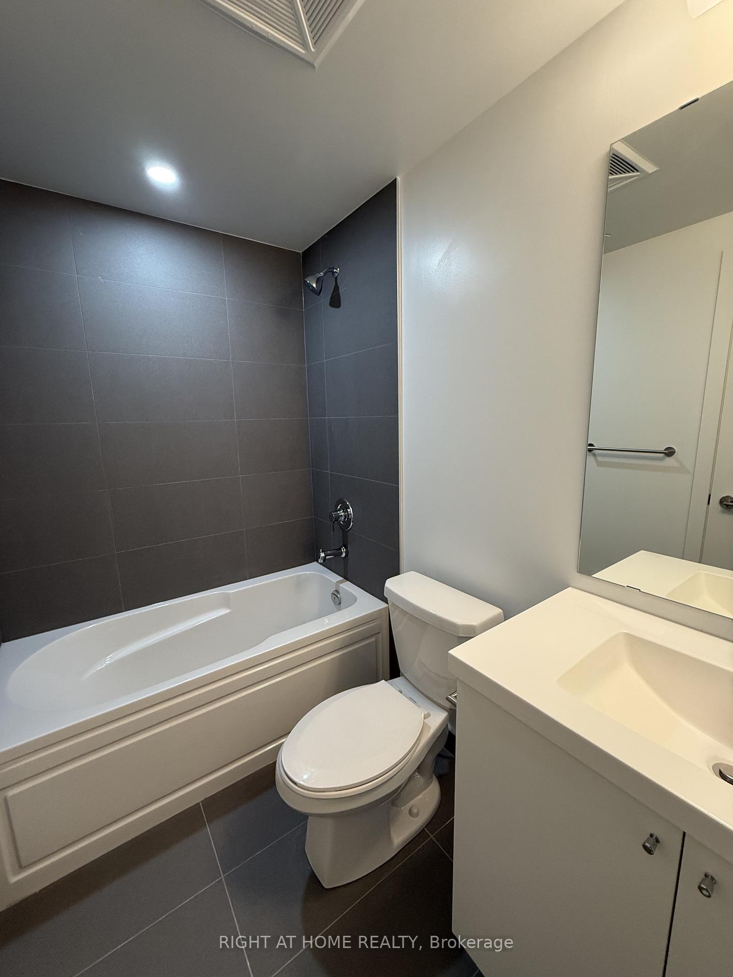 Photo 11 of Unit 725, 2545 Simcoe Street N, Oshawa, Windfields — HOMEH