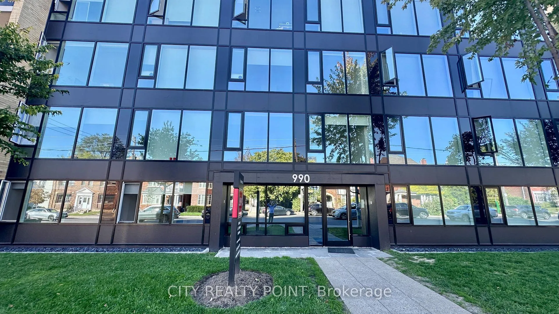 Front of Unit 206, 990 Avenue Road