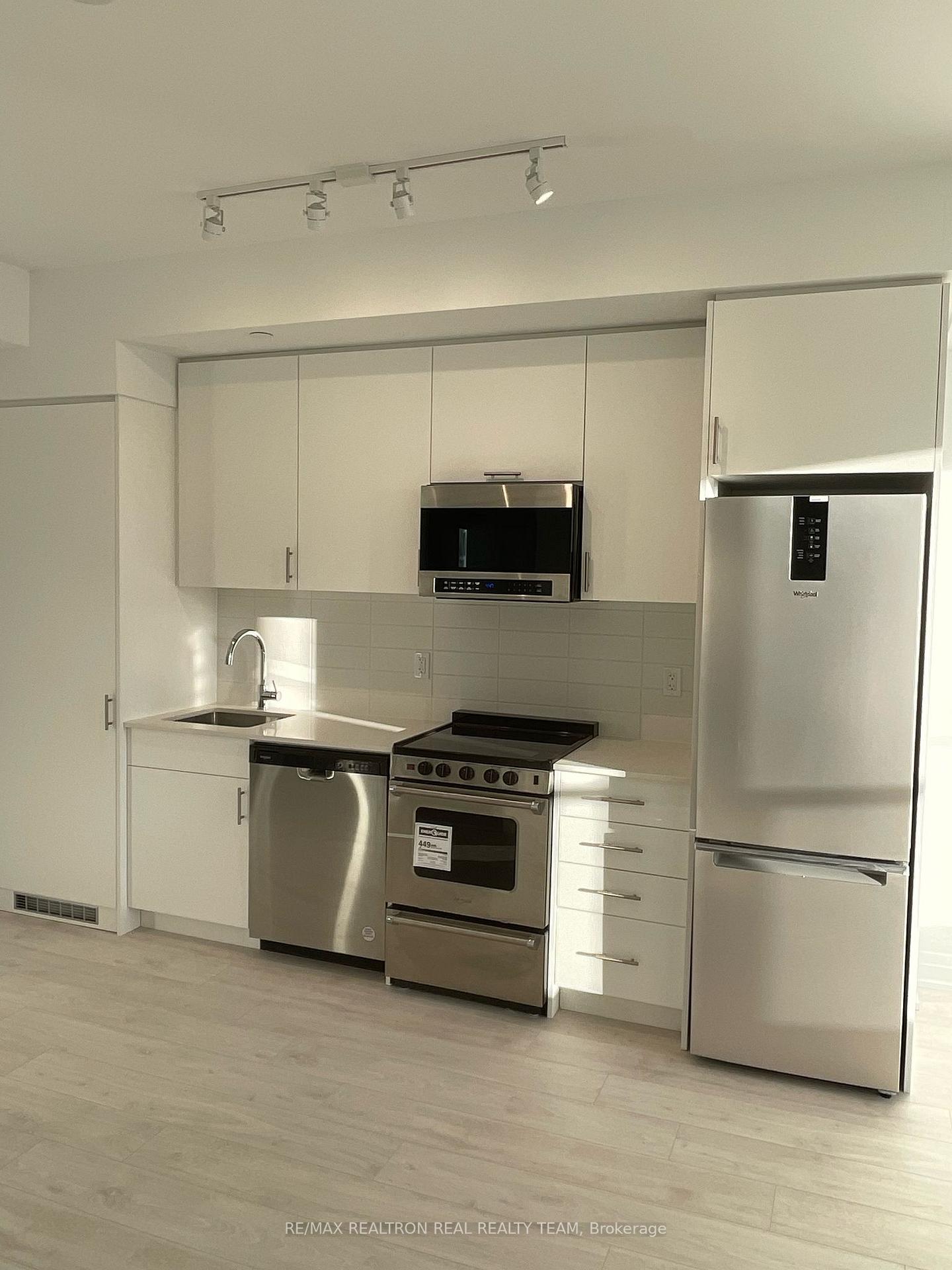 Front of Unit 216, 412 Silver Maple Road