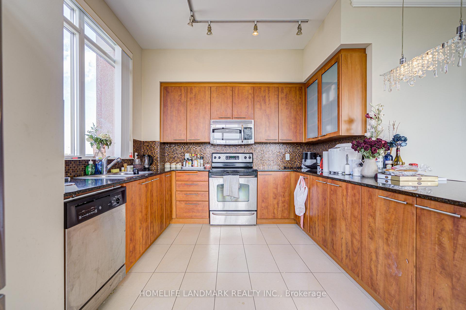 Photo 11 of Unit UPH9, 39 Galleria Parkway, Markham, Commerce Valley — HOMEH