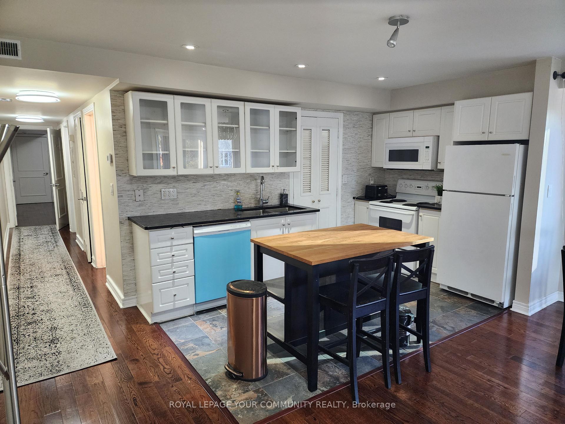 Photo 2 of Unit 202, 80 Aerodrome Crescent, Toronto, Leaside — HOMEH