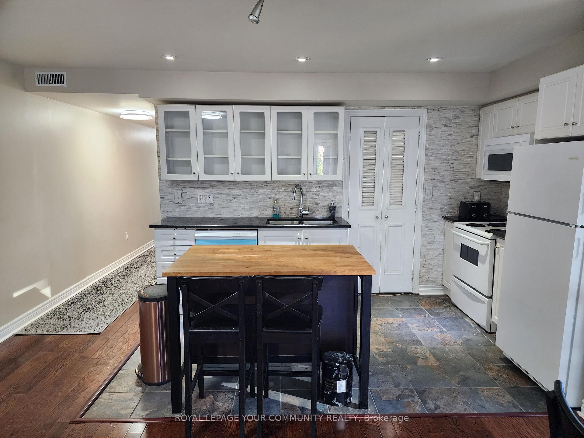 Photo 7 of Unit 202, 80 Aerodrome Crescent, Toronto, Leaside — HOMEH