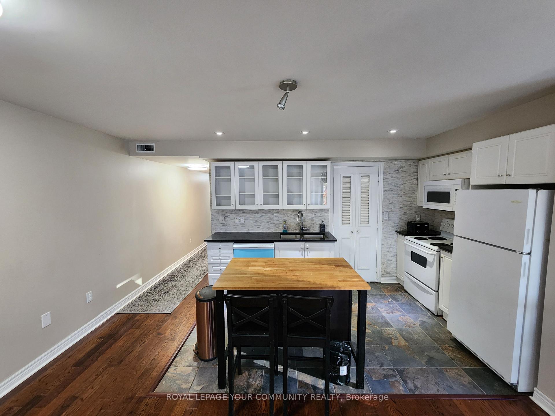 Photo 8 of Unit 202, 80 Aerodrome Crescent, Toronto, Leaside — HOMEH
