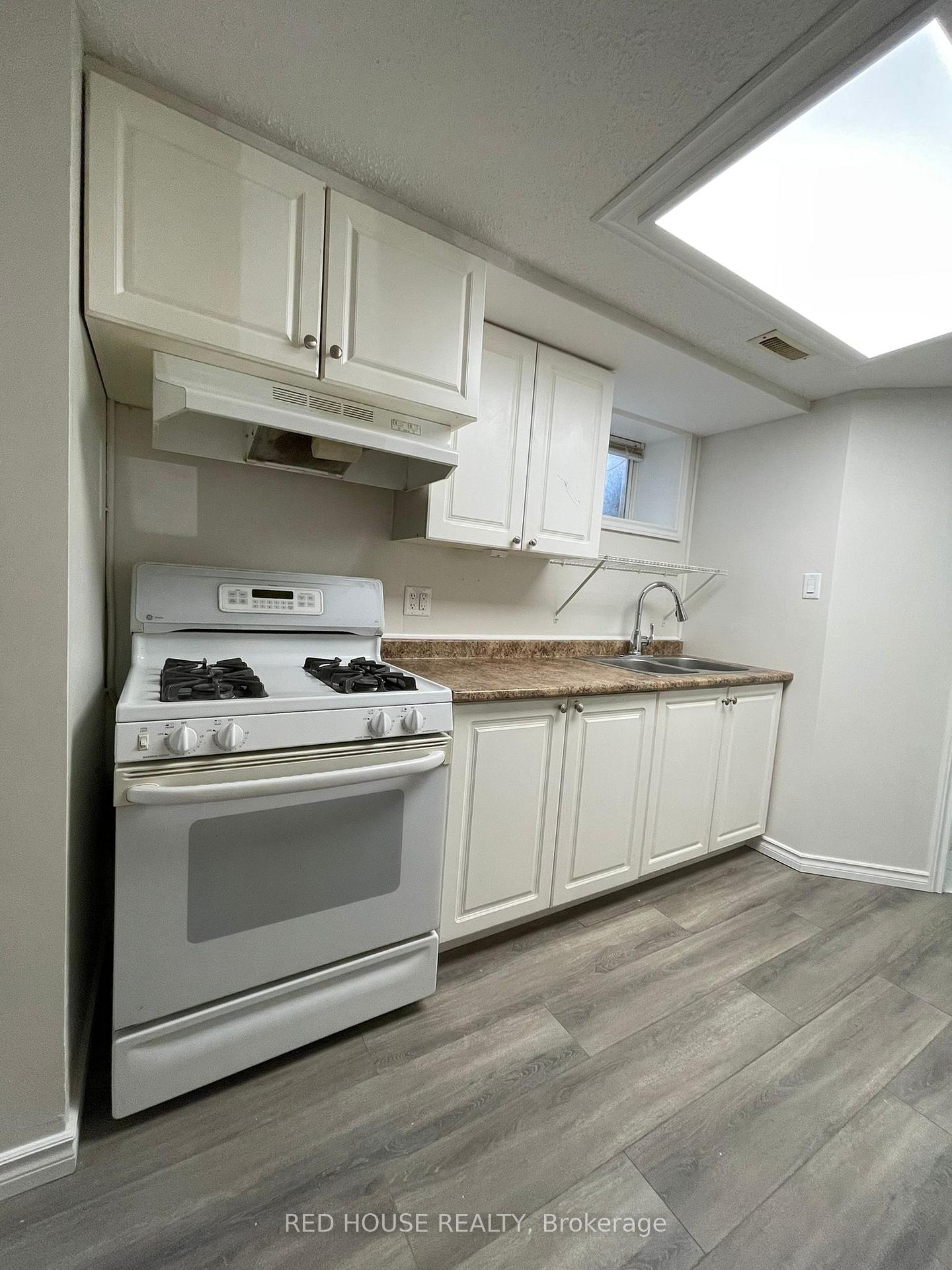Photo 2 of Unit Lower/Walkout, 46 Charlbrook Avenue, Barrie, Cundles East — HOMEH