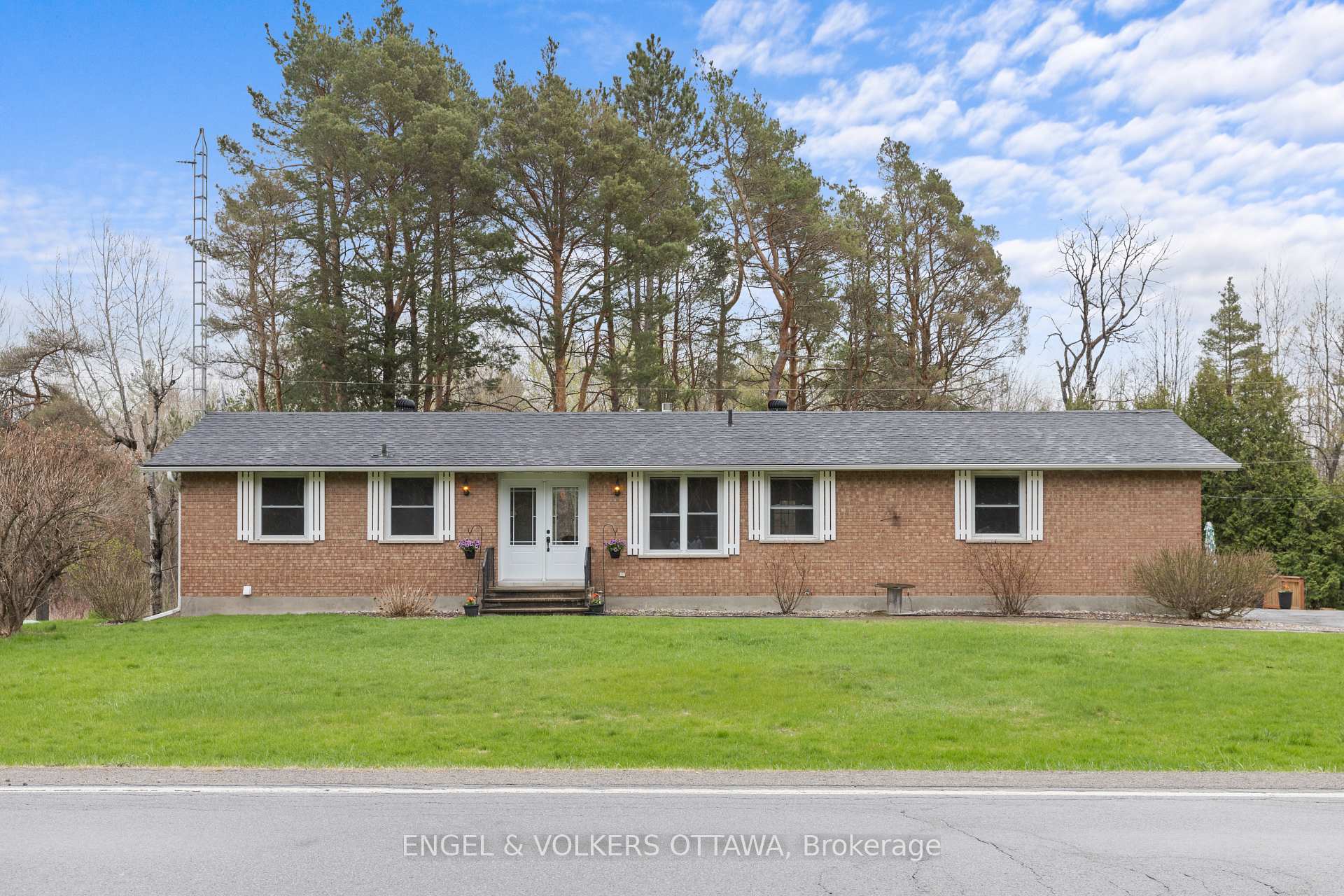 Photo 1 of 9241 County Road 44, Edwardsburgh/Cardinal, Edwardsburgh/Cardinal Twp — HOMEH