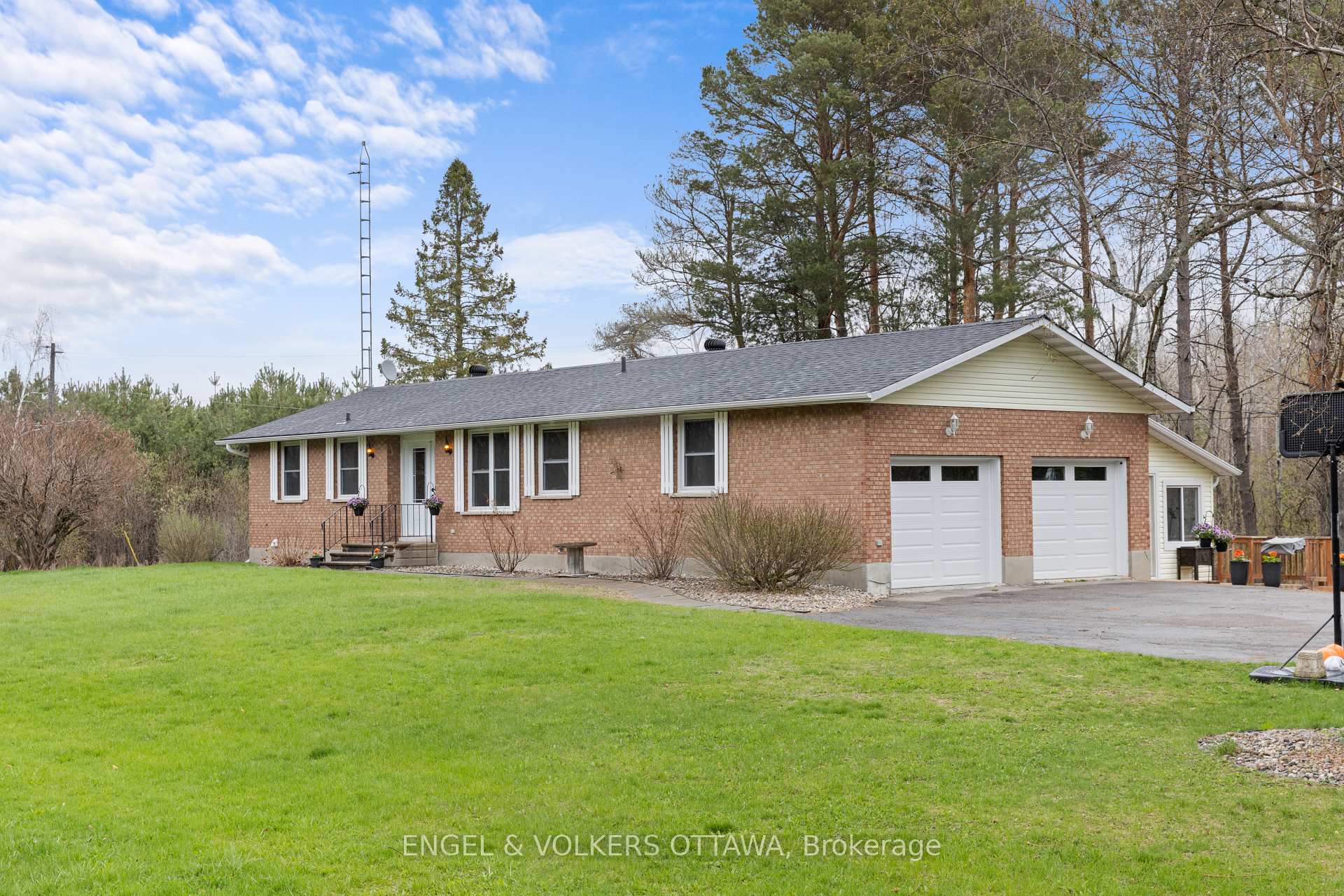 Photo 2 of 9241 County Road 44, Edwardsburgh/Cardinal, Edwardsburgh/Cardinal Twp — HOMEH