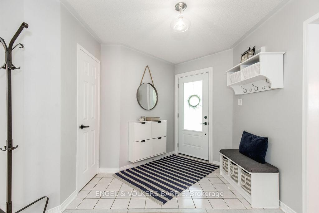 Photo 4 of 33 Etherington Crescent, Barrie, West Bayfield — HOMEH