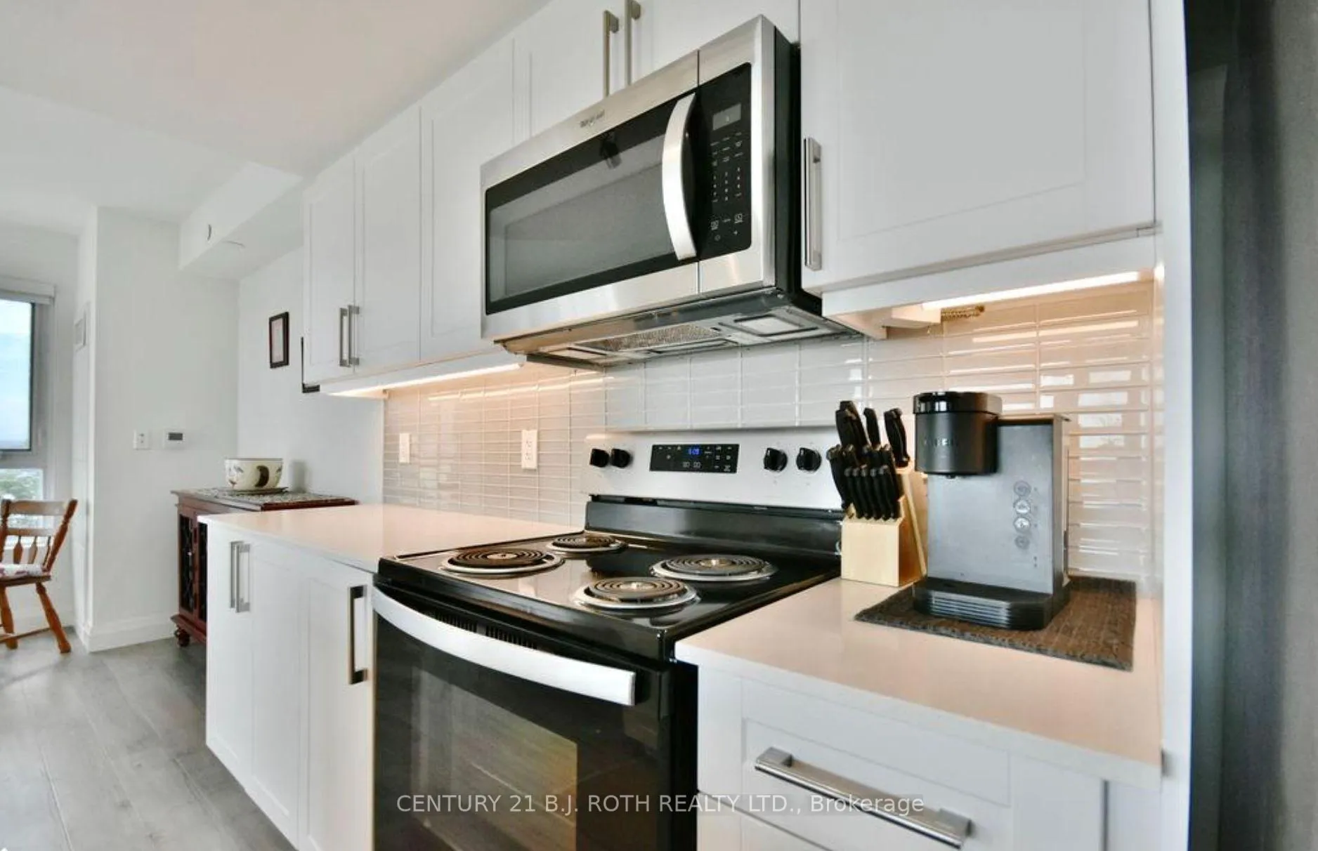 Photo 6 of Unit 818, 58 Lakeside Terrace, Barrie, Little Lake — HOMEH