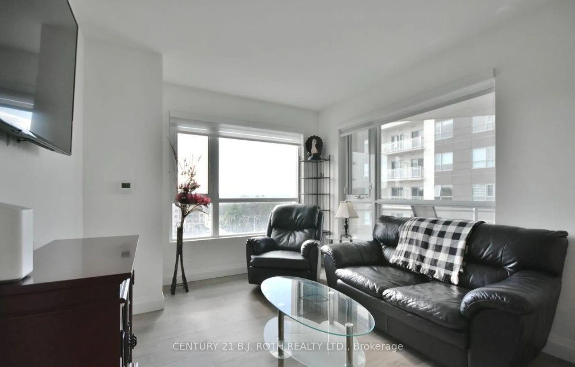 Photo 12 of Unit 818, 58 Lakeside Terrace, Barrie, Little Lake — HOMEH