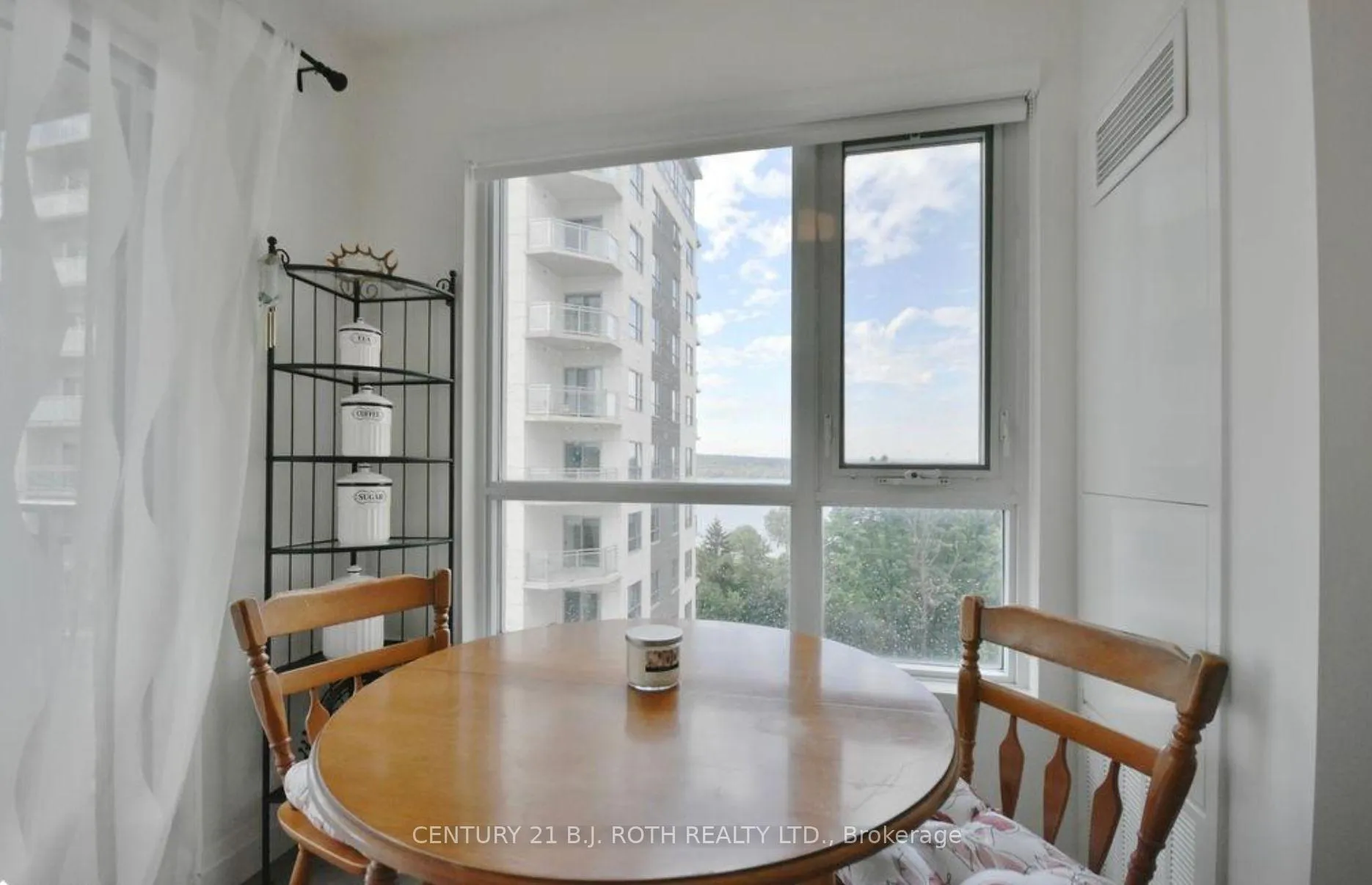 Photo 15 of Unit 818, 58 Lakeside Terrace, Barrie, Little Lake — HOMEH