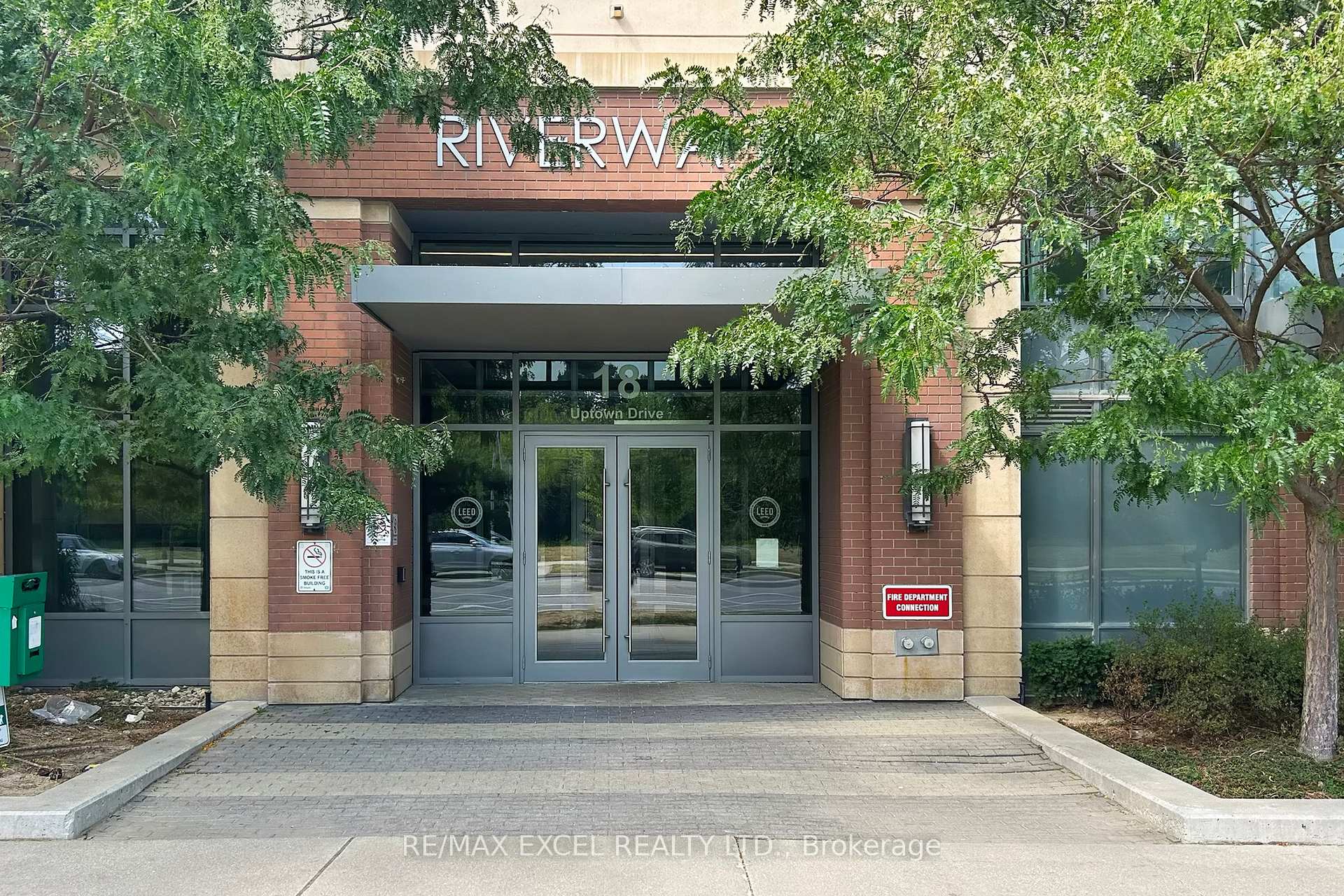 Photo 3 of Unit 207, 18 Uptown Drive, Markham, Unionville — HOMEH